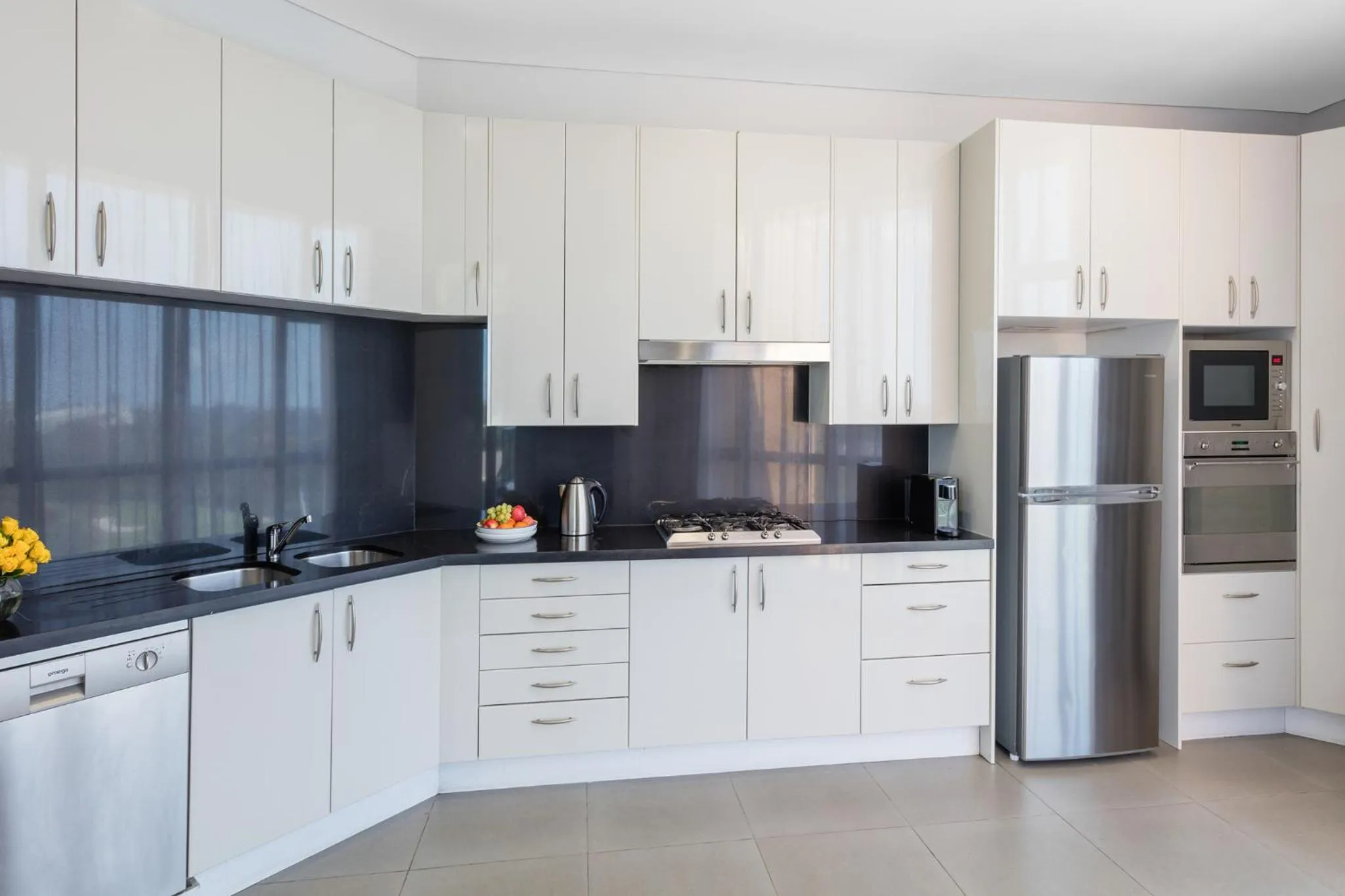 Kitchen or kitchenette in Meriton Suites Waterloo