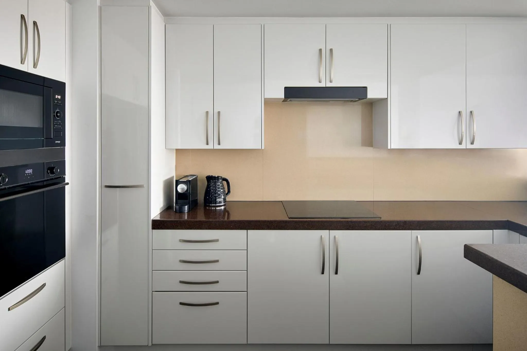 Kitchen or kitchenette in Meriton Suites World Tower, Sydney