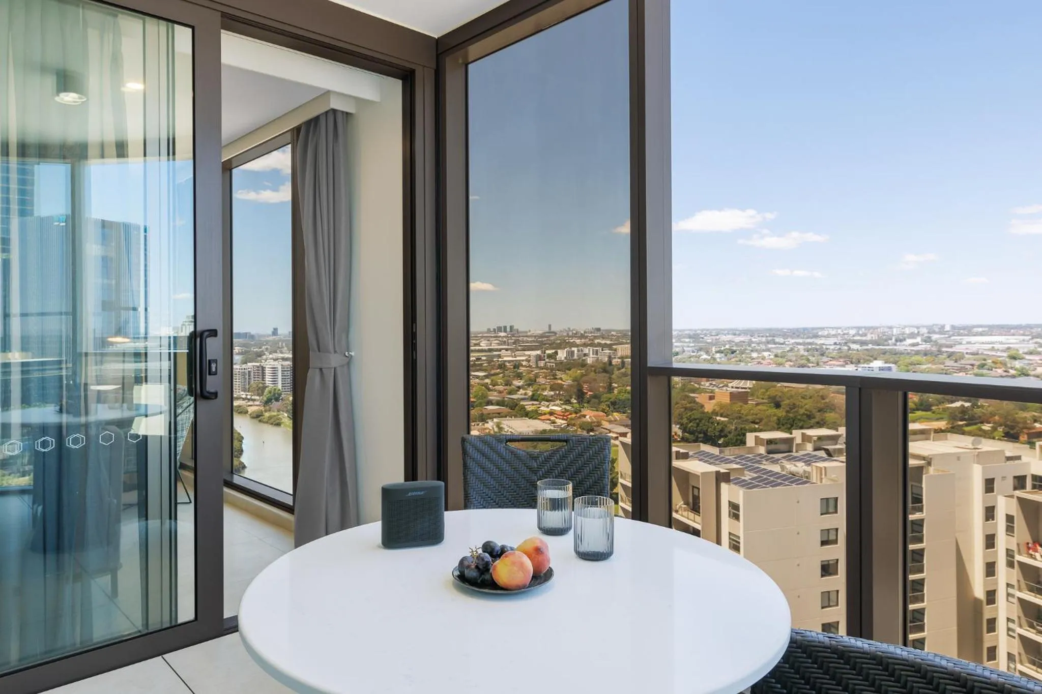 Balcony/Terrace in Meriton Suites George Street, Parramatta