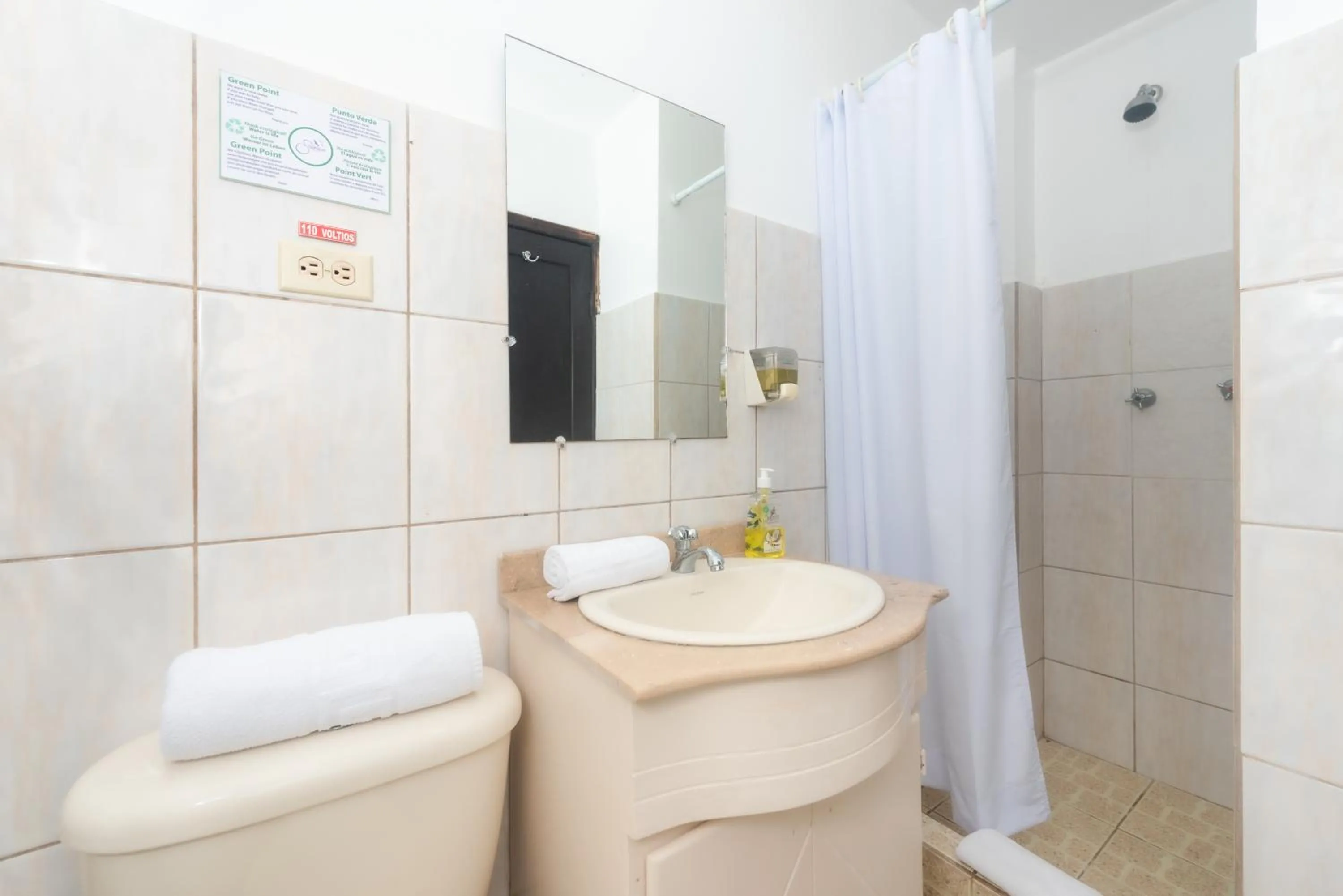 Bathroom in Hostal North Seymour