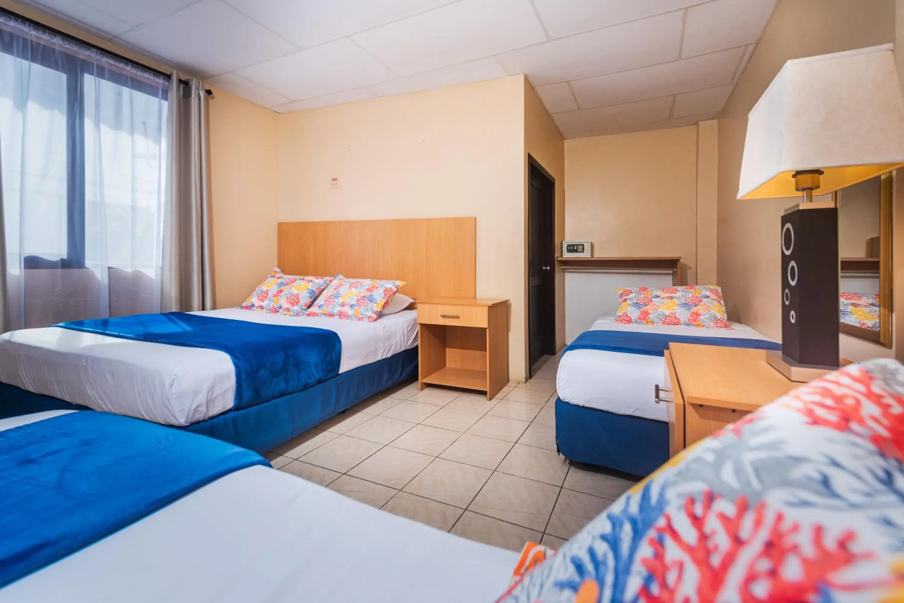 Family Room - Disability Access in Hostal North Seymour Family Room - Disability Access in Hostal North Seymour