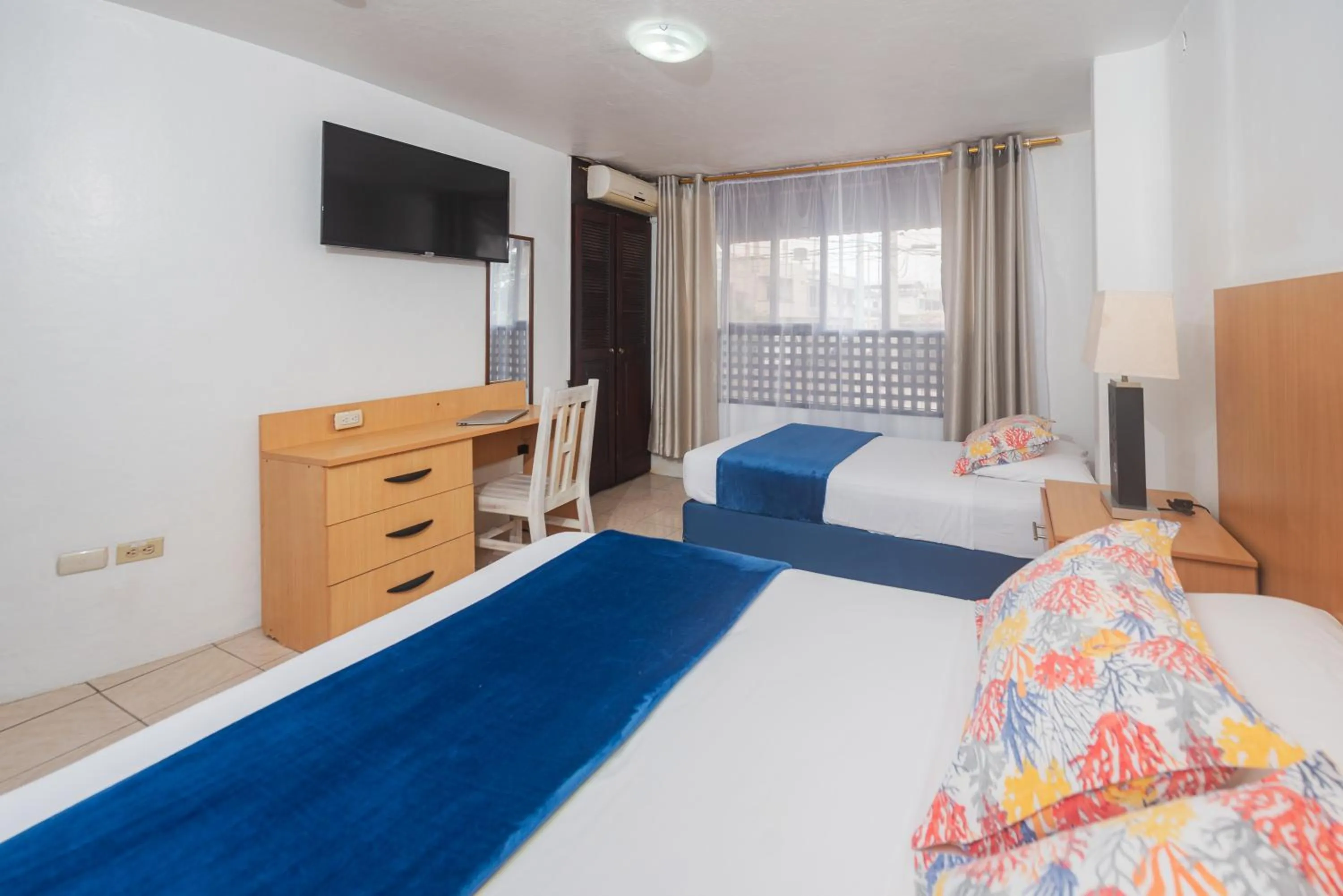 Photo of the whole room, Bed in Hostal North Seymour