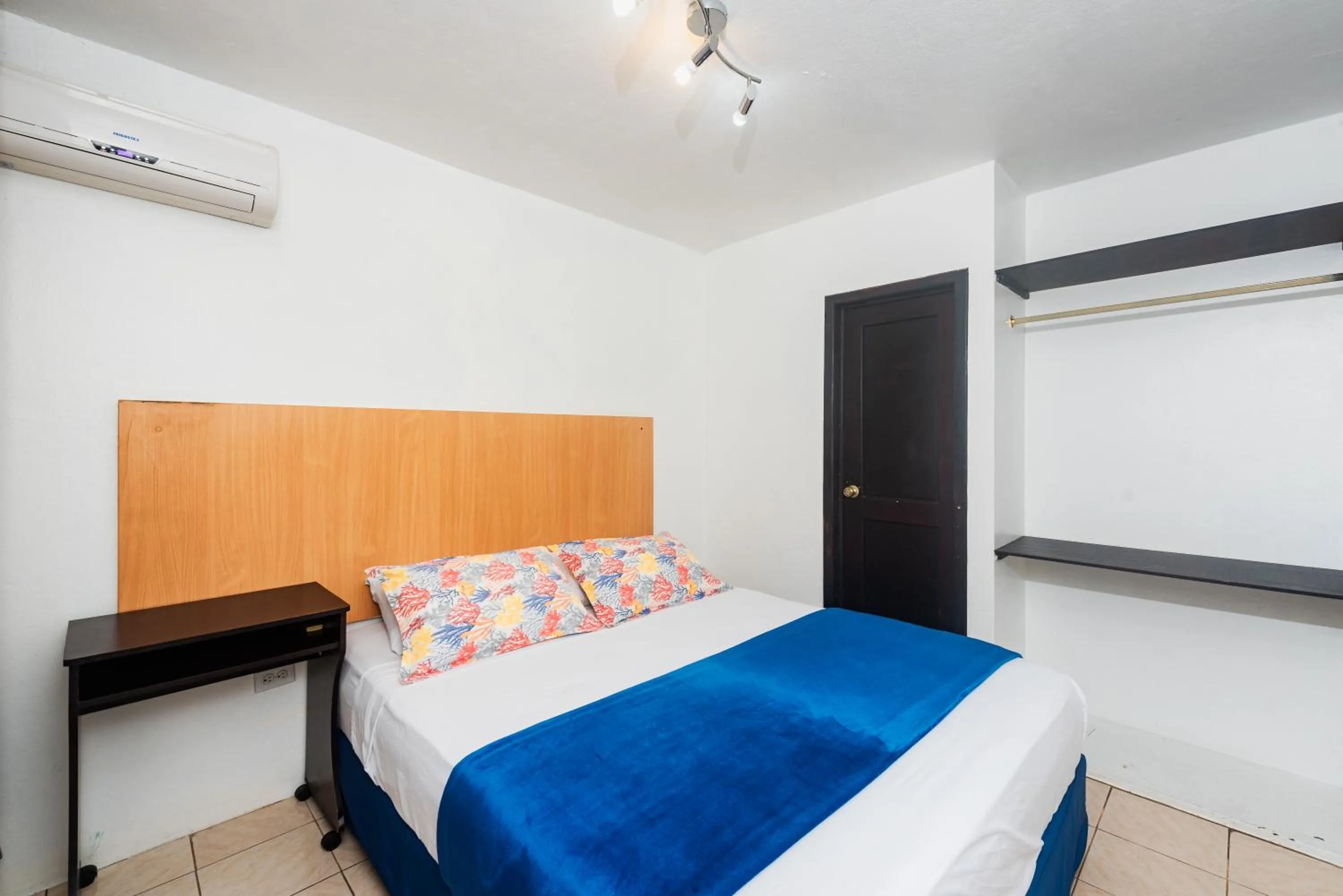 Photo of the whole room, Bed in Hostal North Seymour