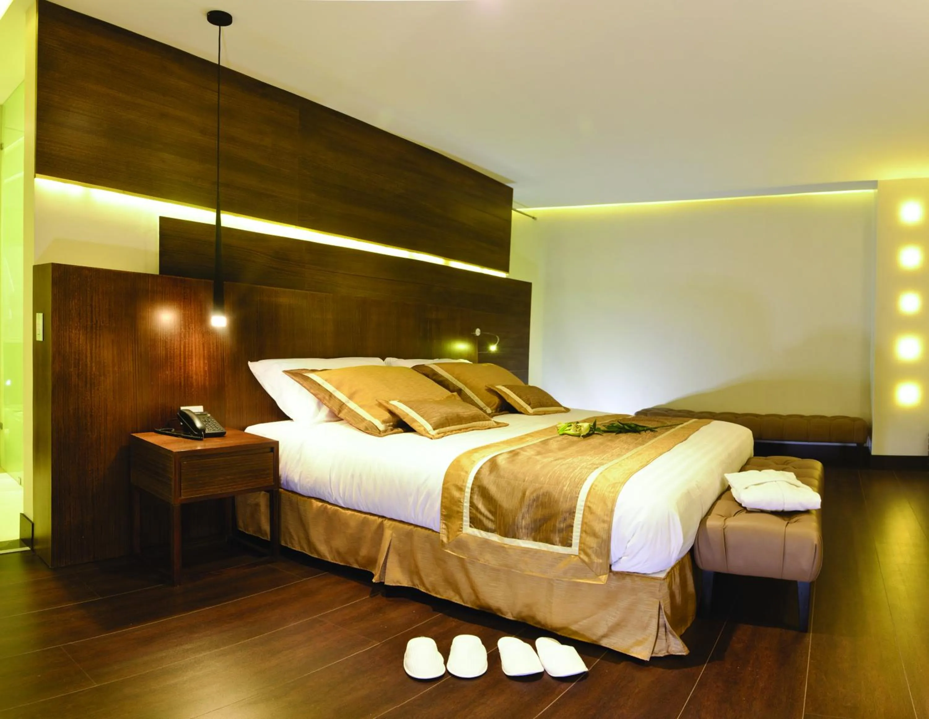 Bed in Oro Verde Loja