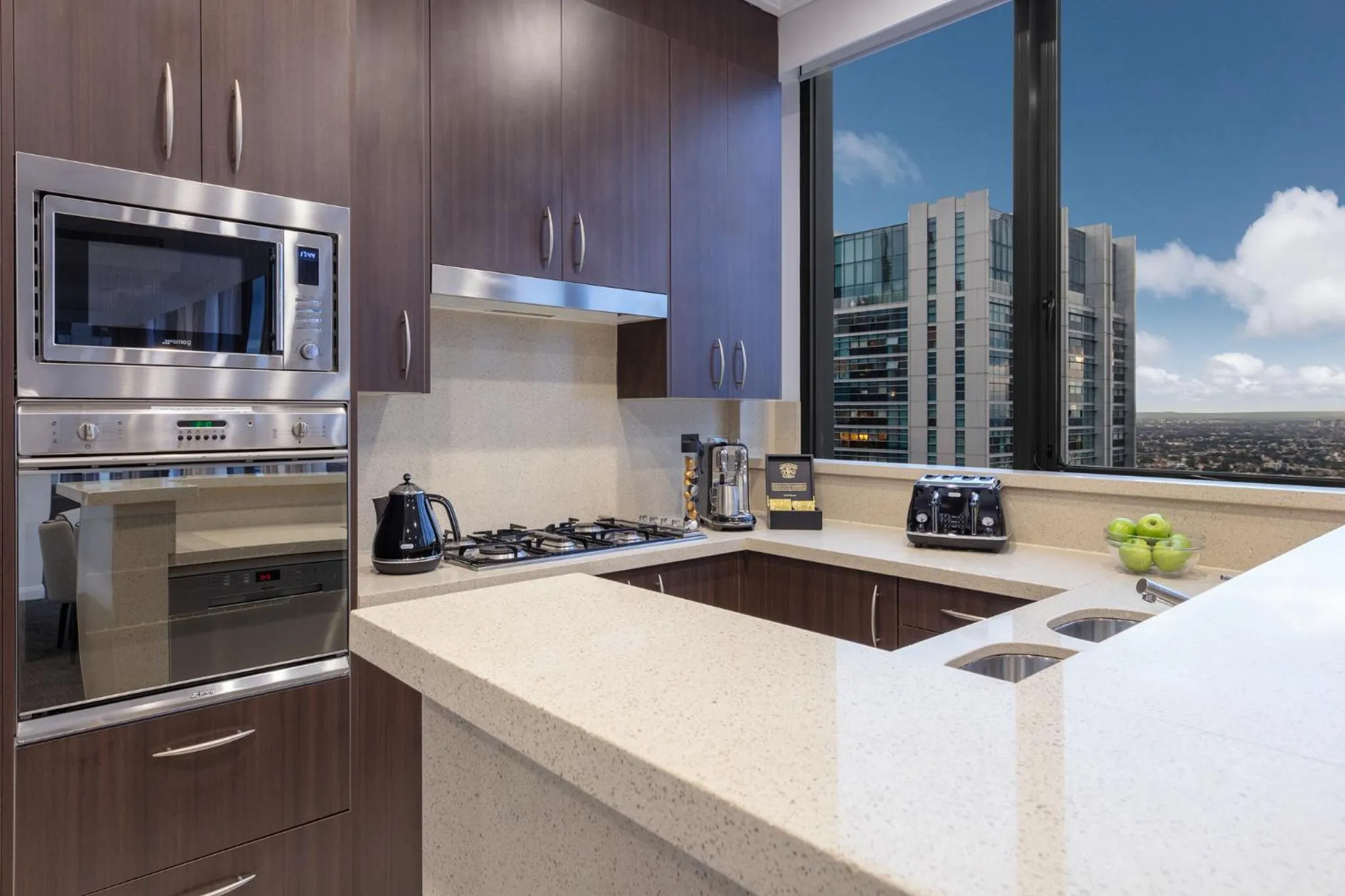 Kitchen or kitchenette in Meriton Suites Pitt Street, Sydney