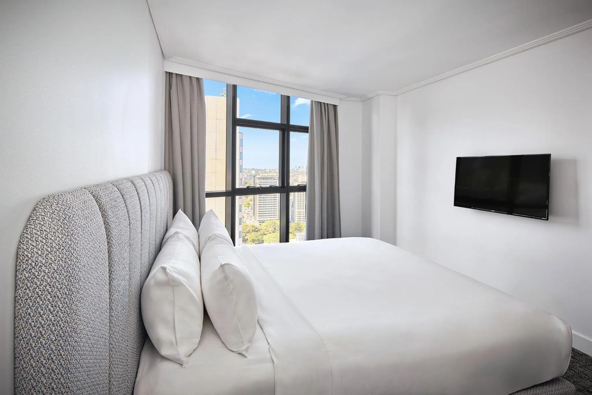 Bedroom, Bed in Meriton Suites Pitt Street, Sydney