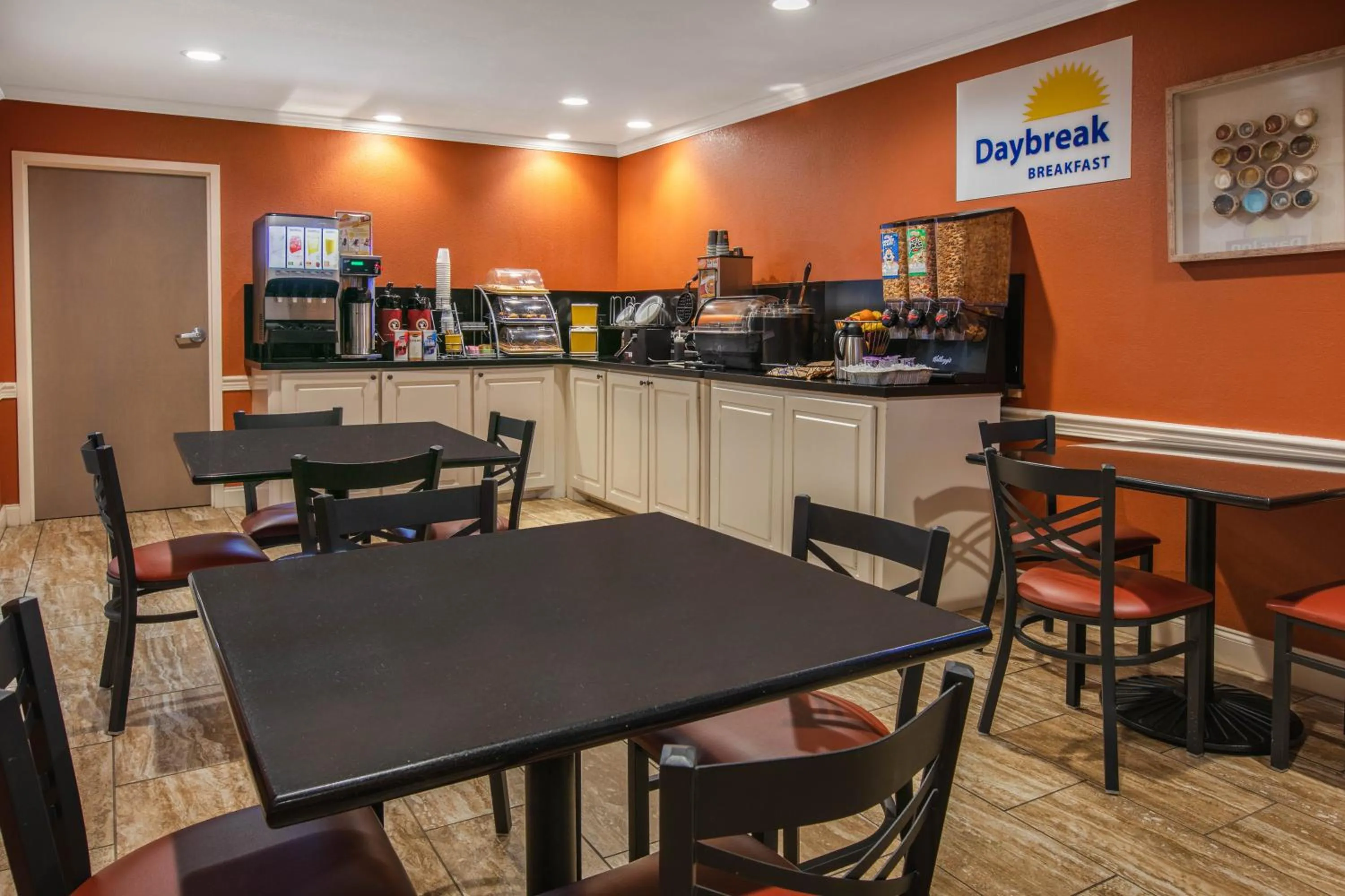 Days Inn & Suites by Wyndham Florence/Jackson Area