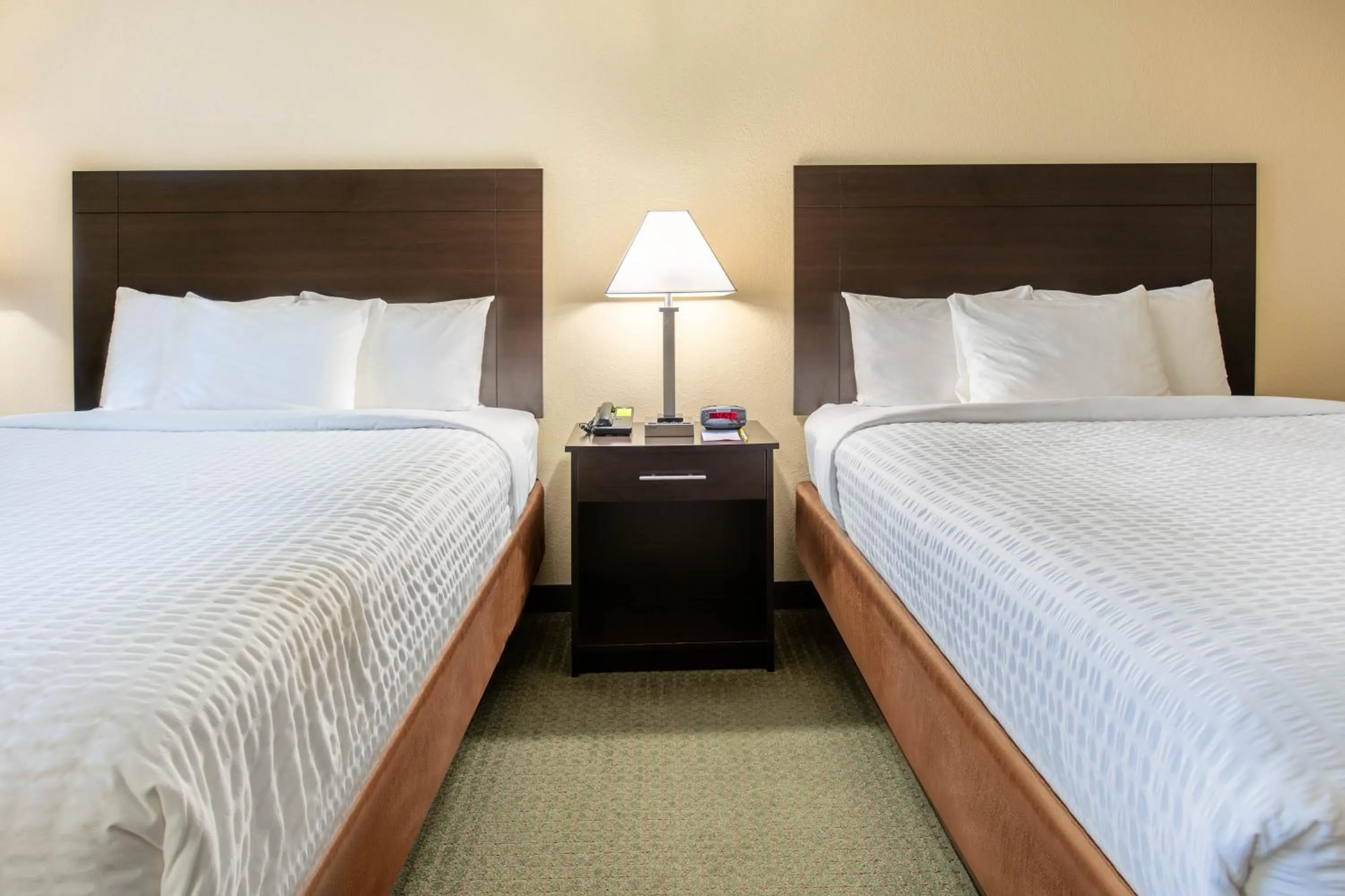 Bed in Days Inn & Suites by Wyndham Florence/Jackson Area
