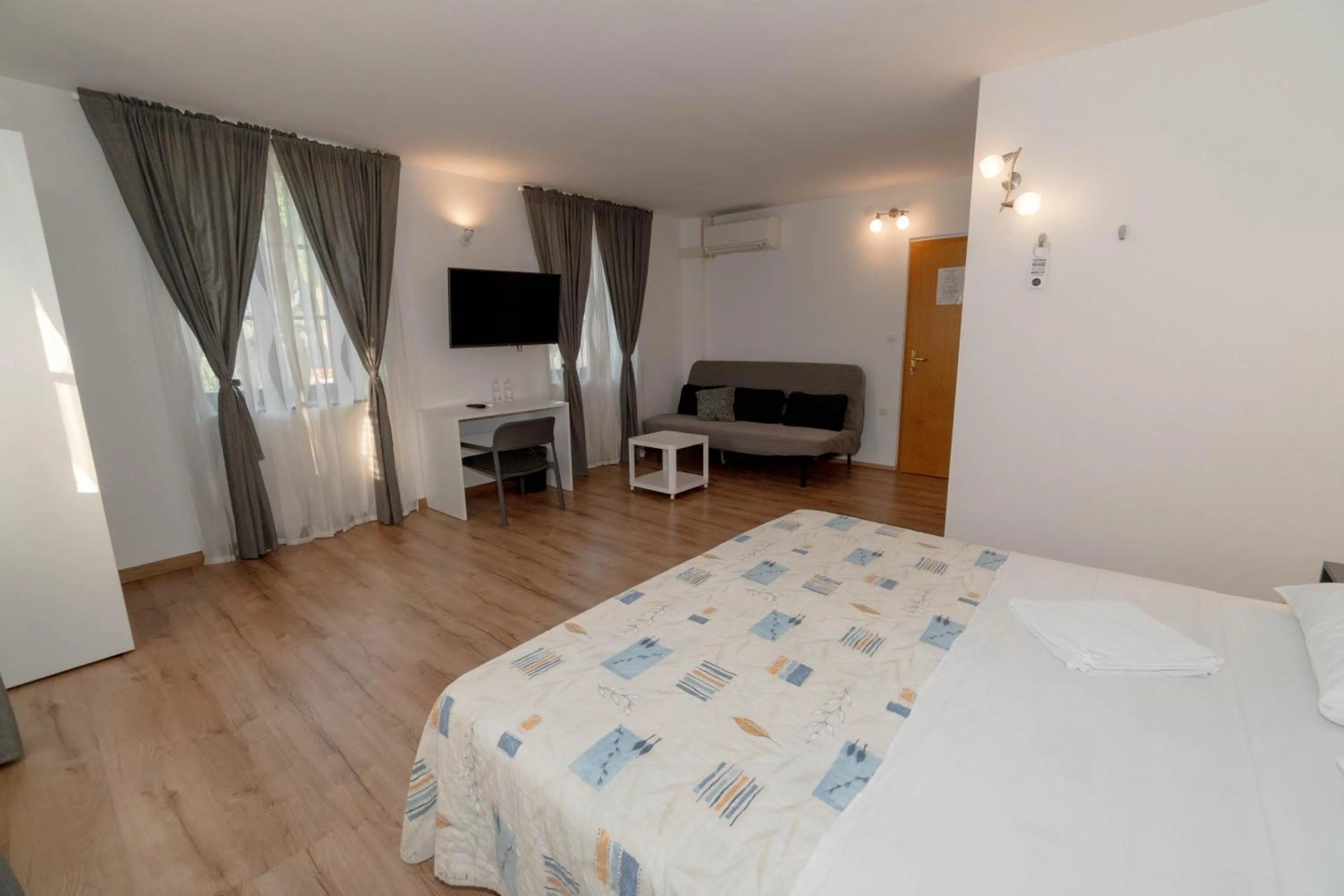 TV and multimedia, Bed in Hotel Paquito