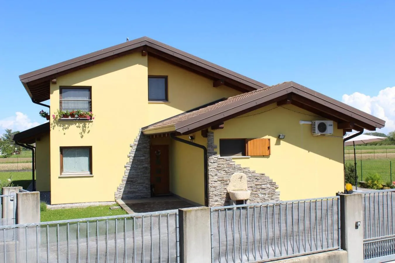 Property building in Villa Madi