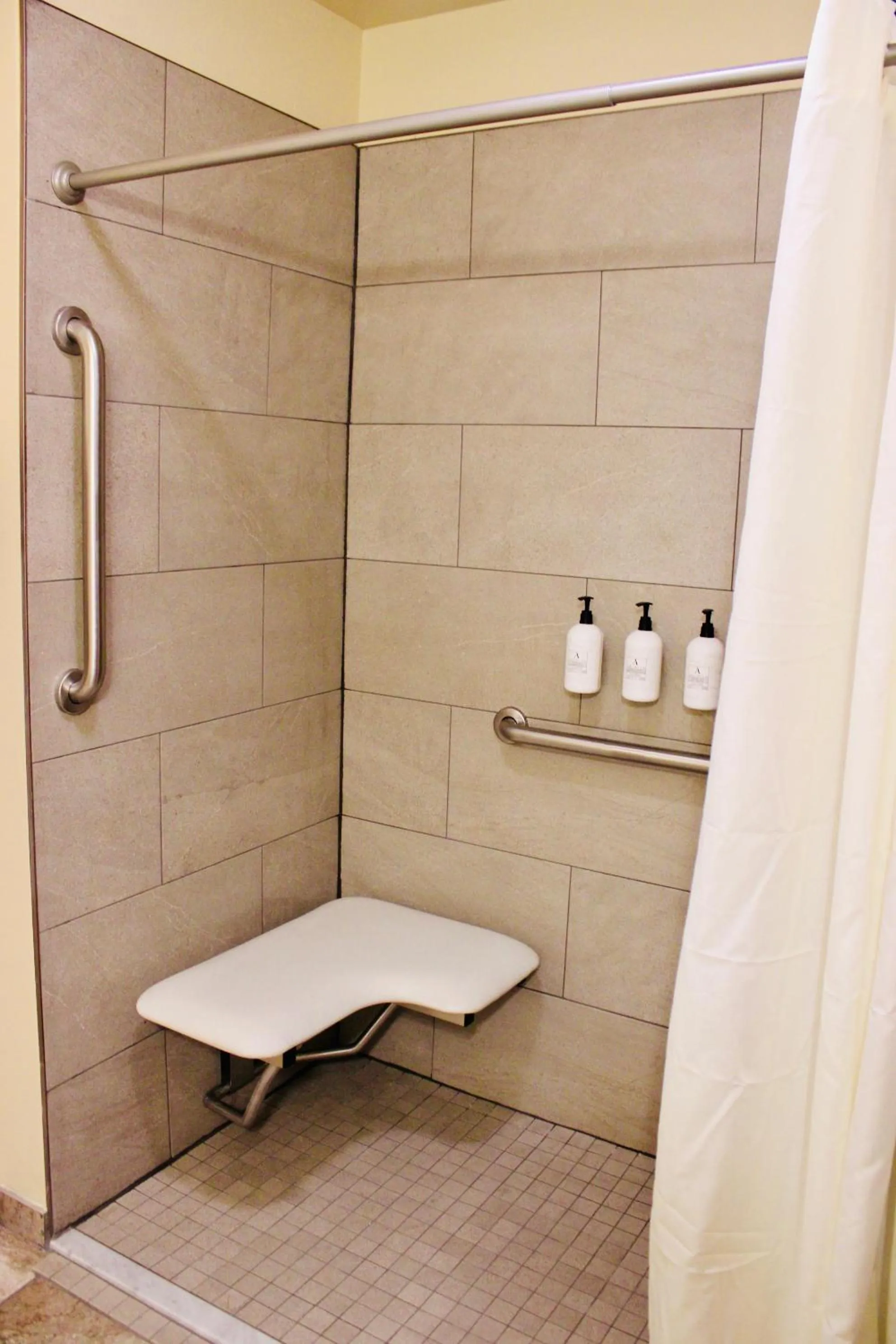 Cobblestone Hotel & Suites - Devils Lake