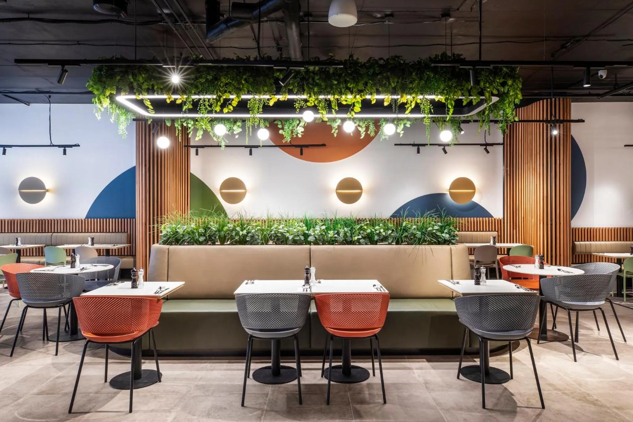 Lounge or bar in Holiday Inn Dandenong by IHG