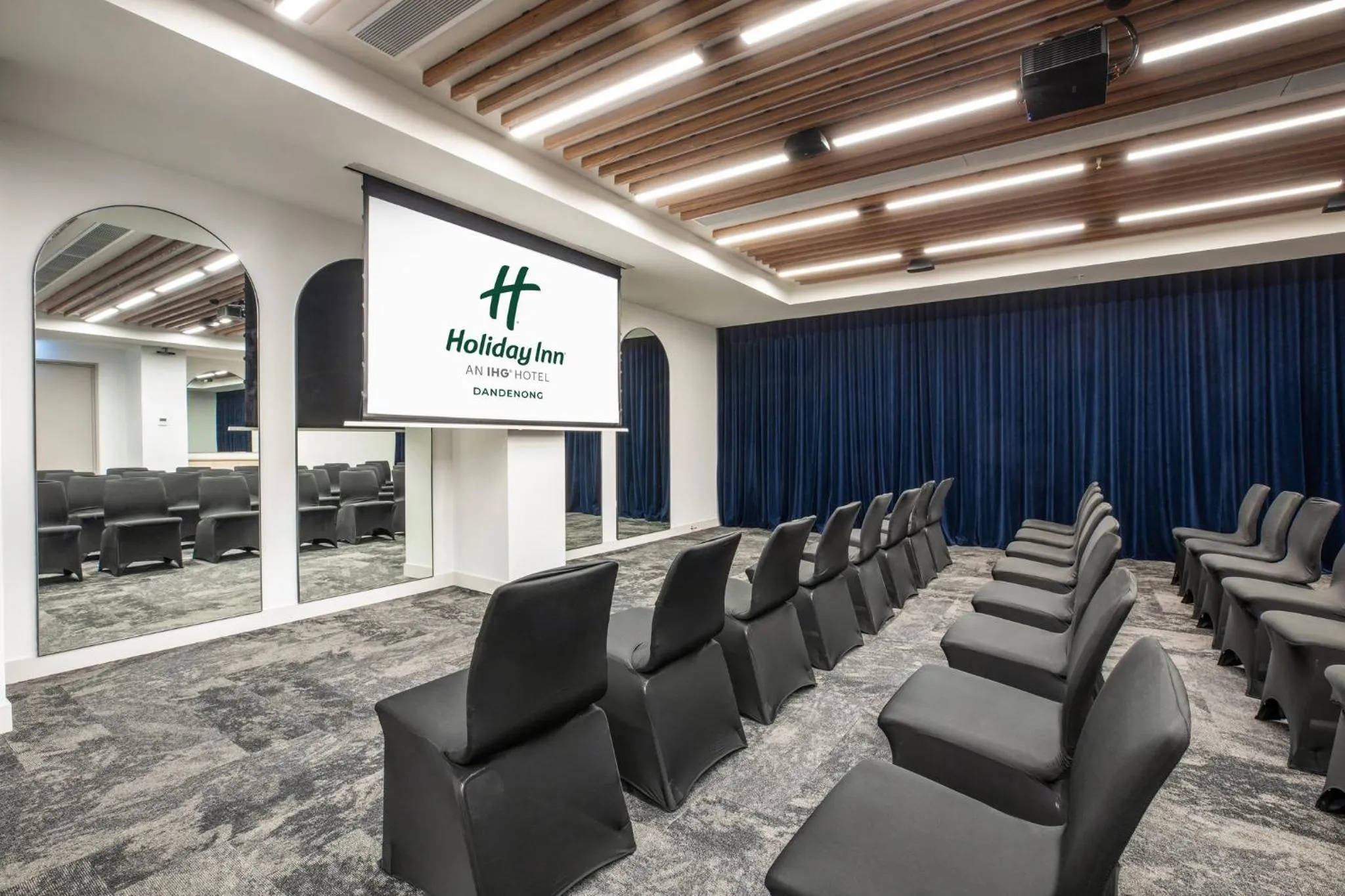 Meeting/conference room in Holiday Inn Dandenong by IHG