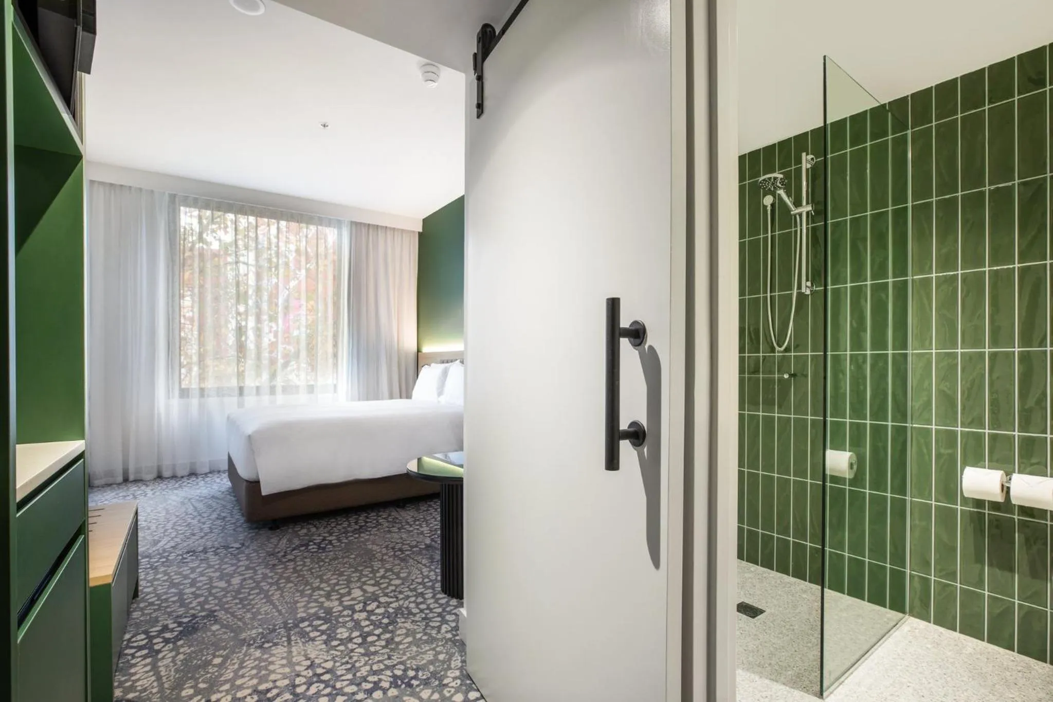 Photo of the whole room, Bed in Holiday Inn Dandenong by IHG