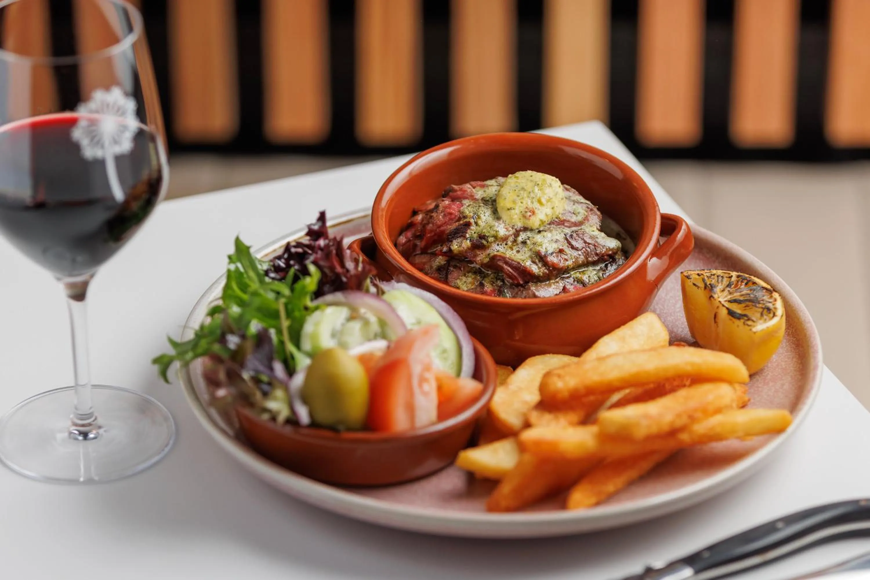 Restaurant/places to eat in Holiday Inn Dandenong by IHG