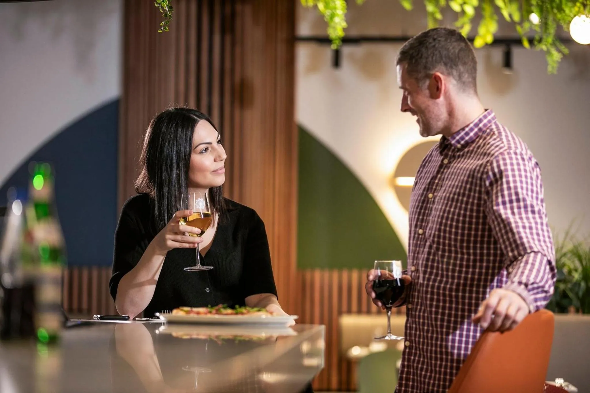 Lounge or bar in Holiday Inn Dandenong by IHG