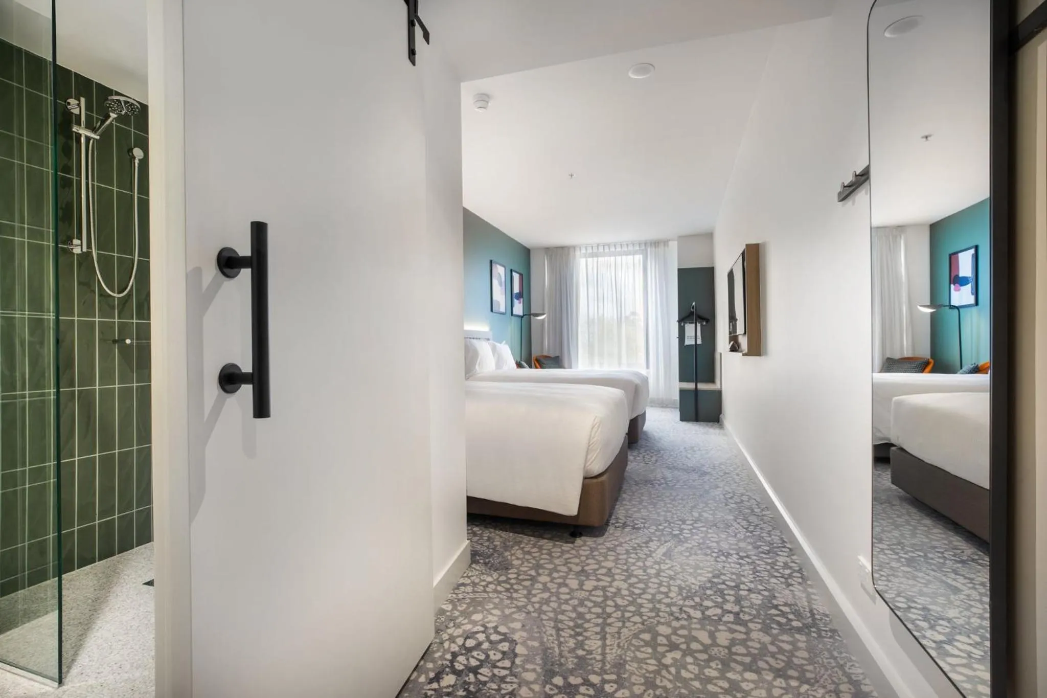 Photo of the whole room, Bed in Holiday Inn Dandenong by IHG