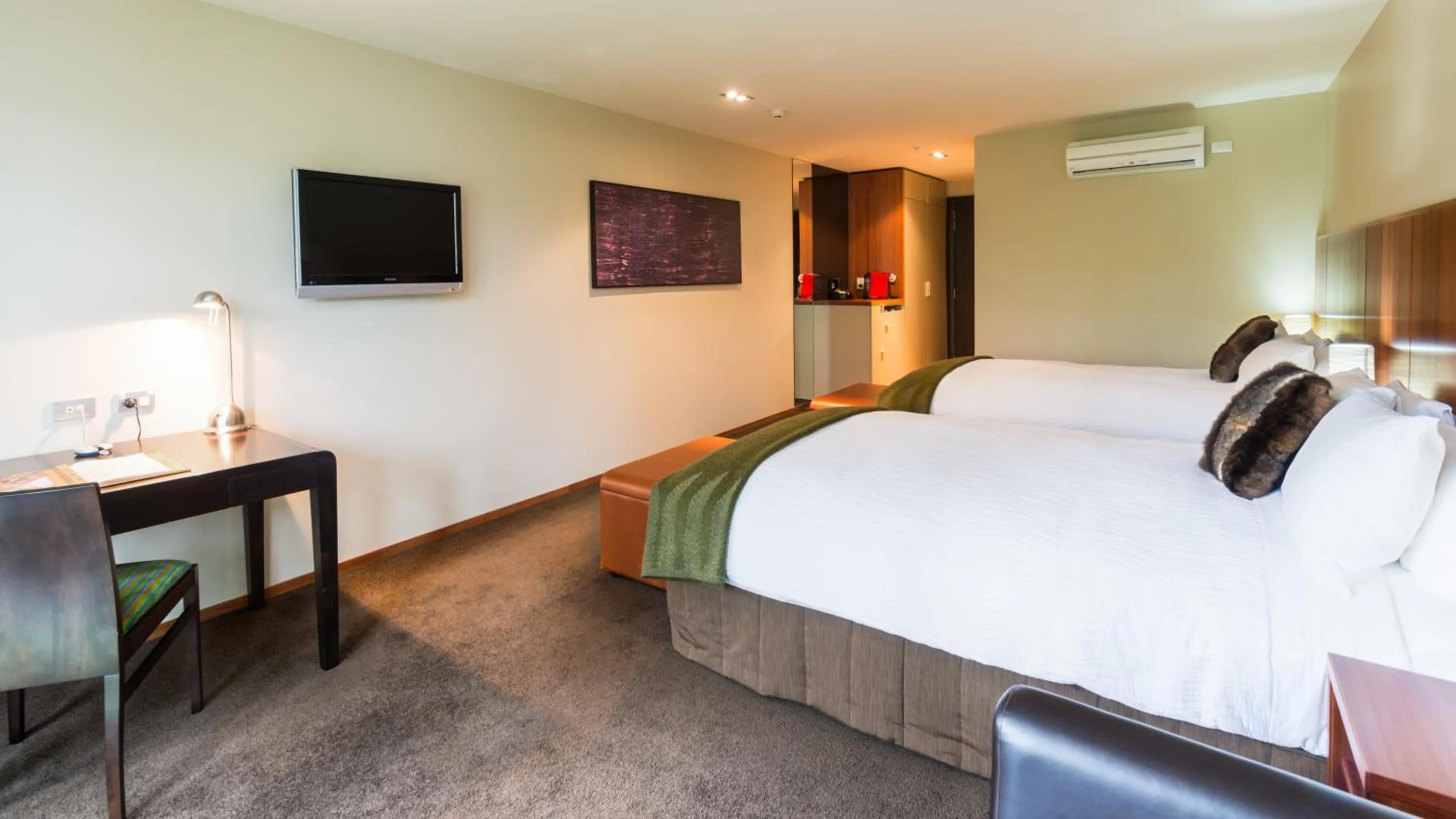 Bedroom, Bed in Legacy Te Waonui Hotel Franz Josef