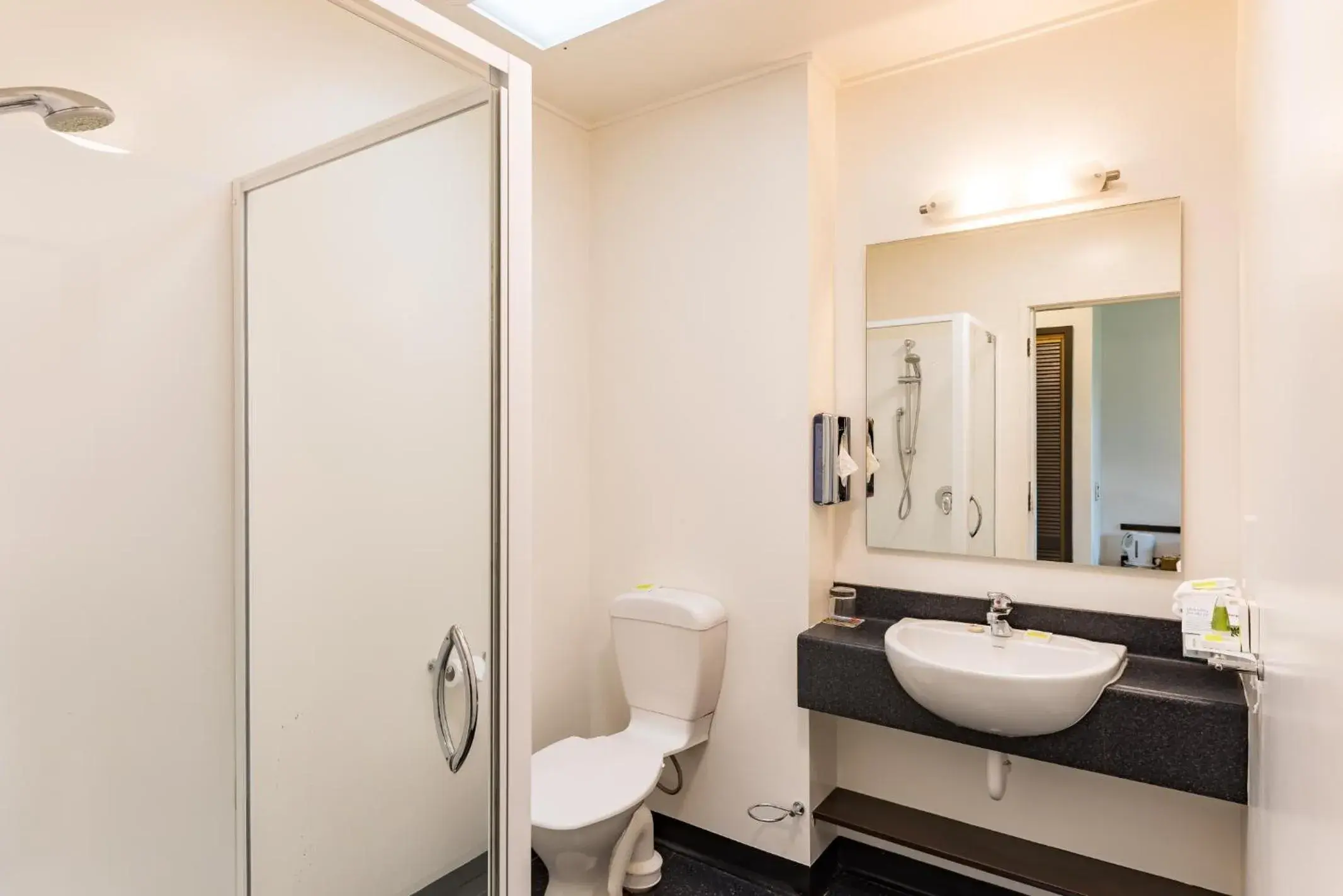 Standard King Room - single occupancy in Heartland Hotel Haast Standard King Room - single occupancy in Heartland Hotel Haast