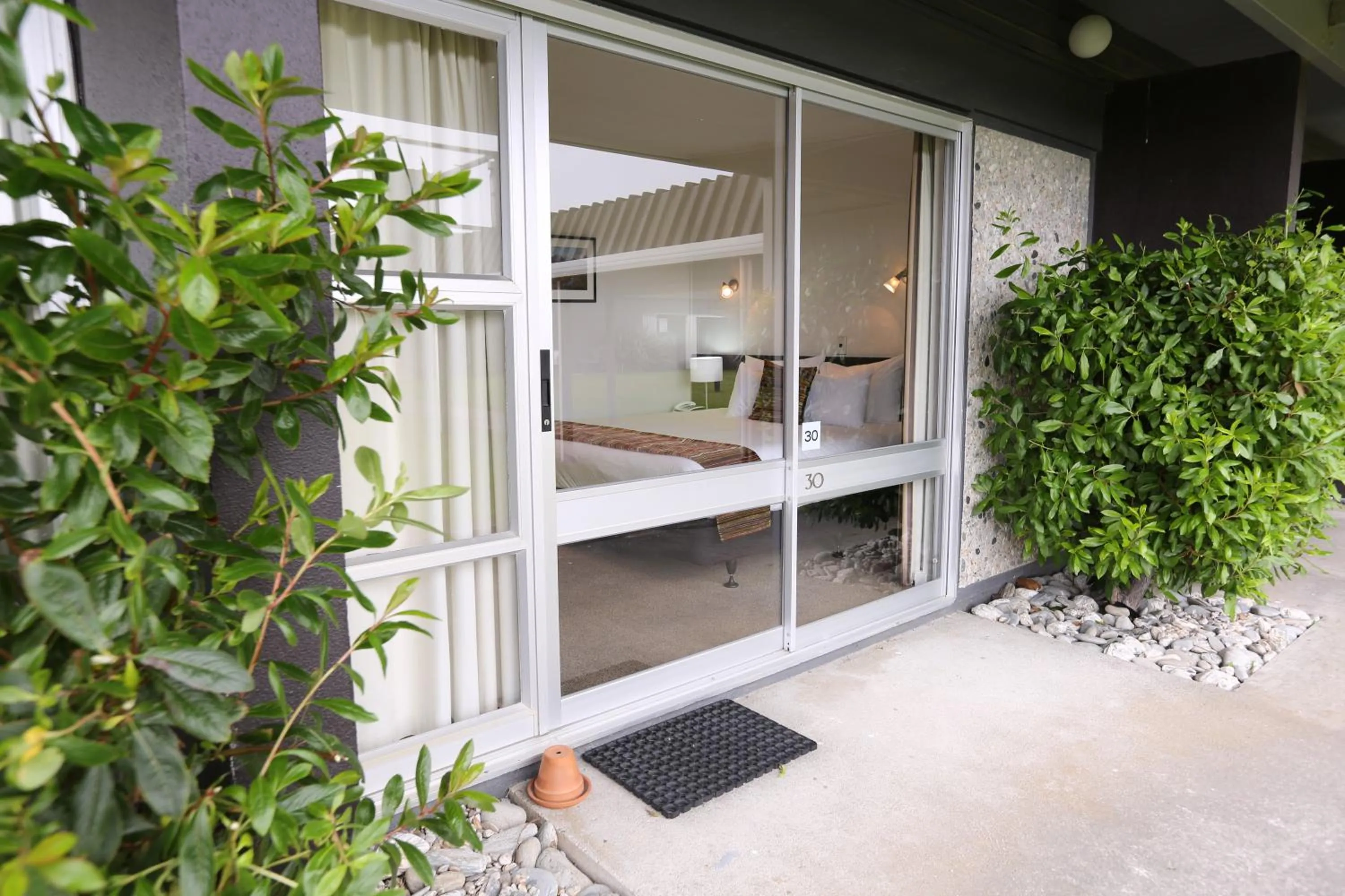 Patio, Bed in Heartland Hotel Haast