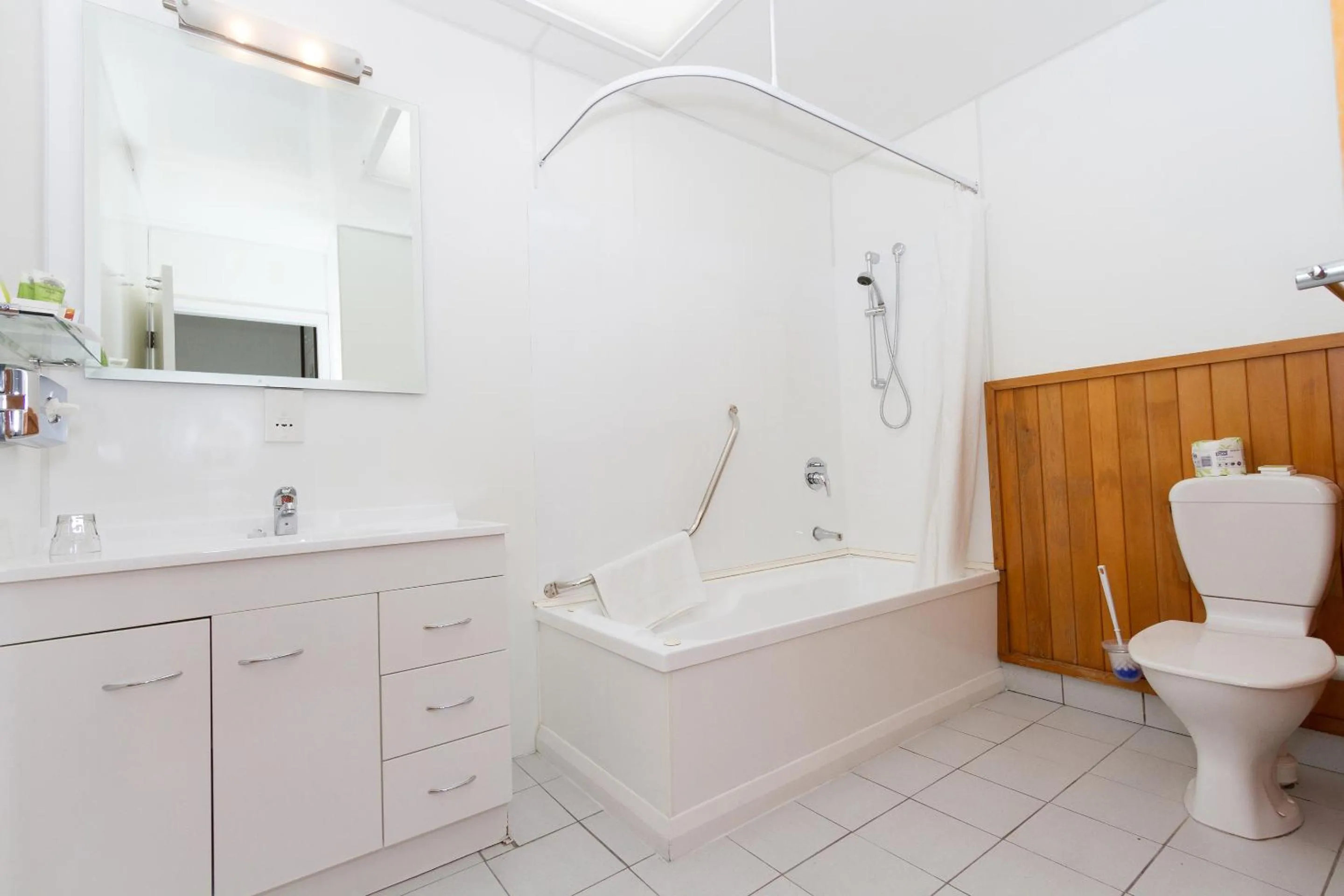 Bathroom in Heartland Hotel Haast