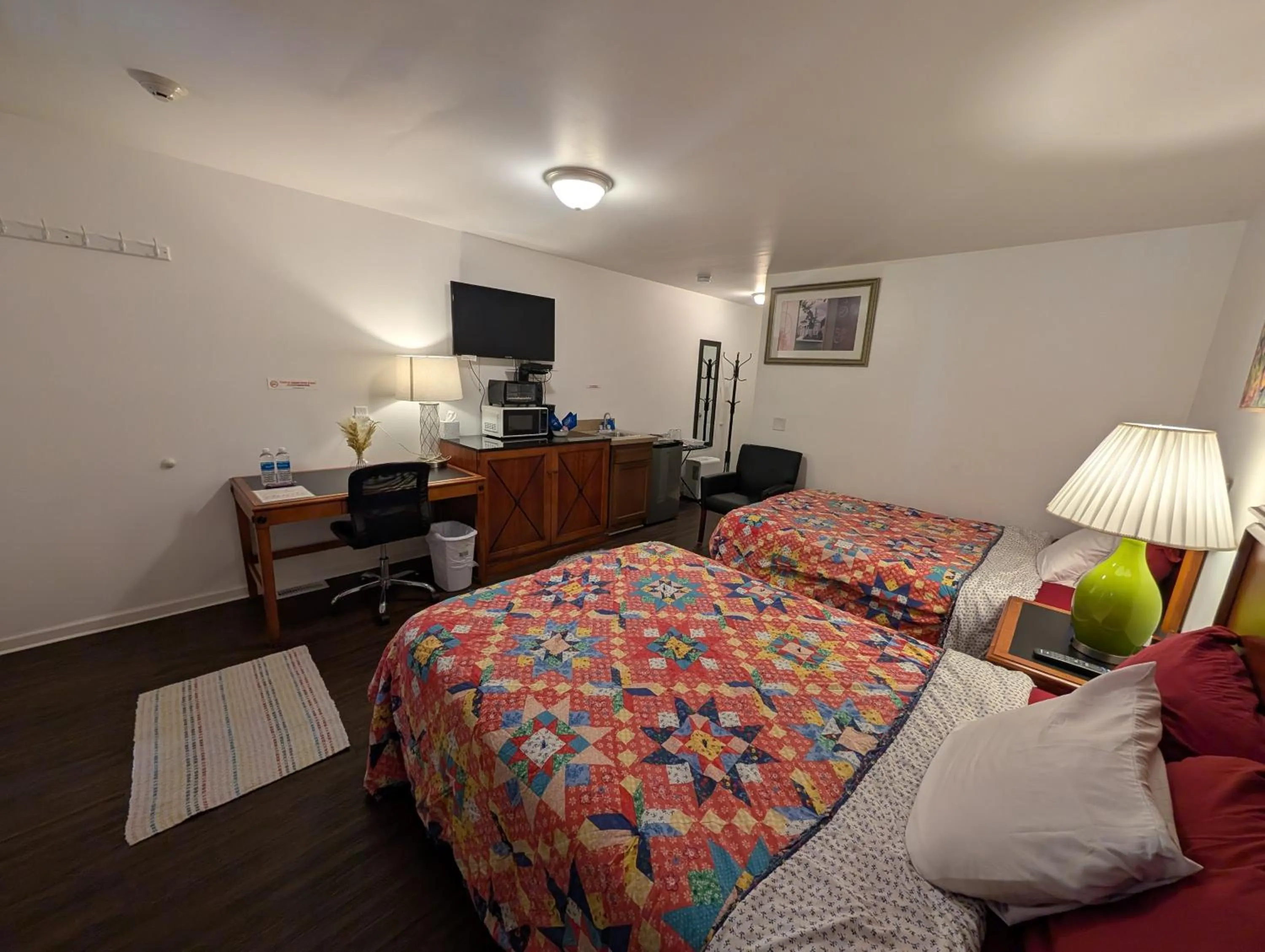 Bed in Apple Inn and Suites Cooperstown Area