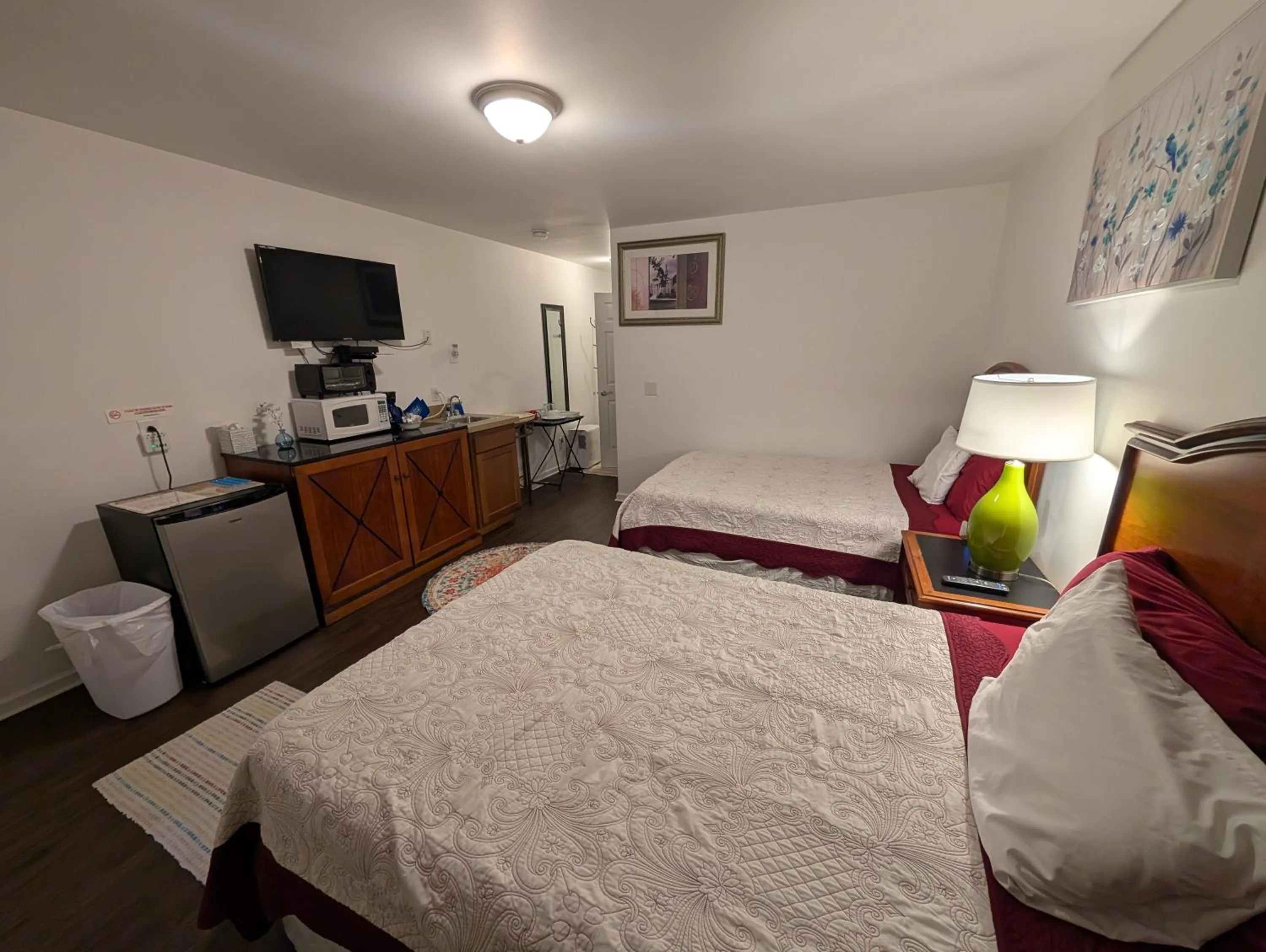 Bed in Apple Inn and Suites Cooperstown Area