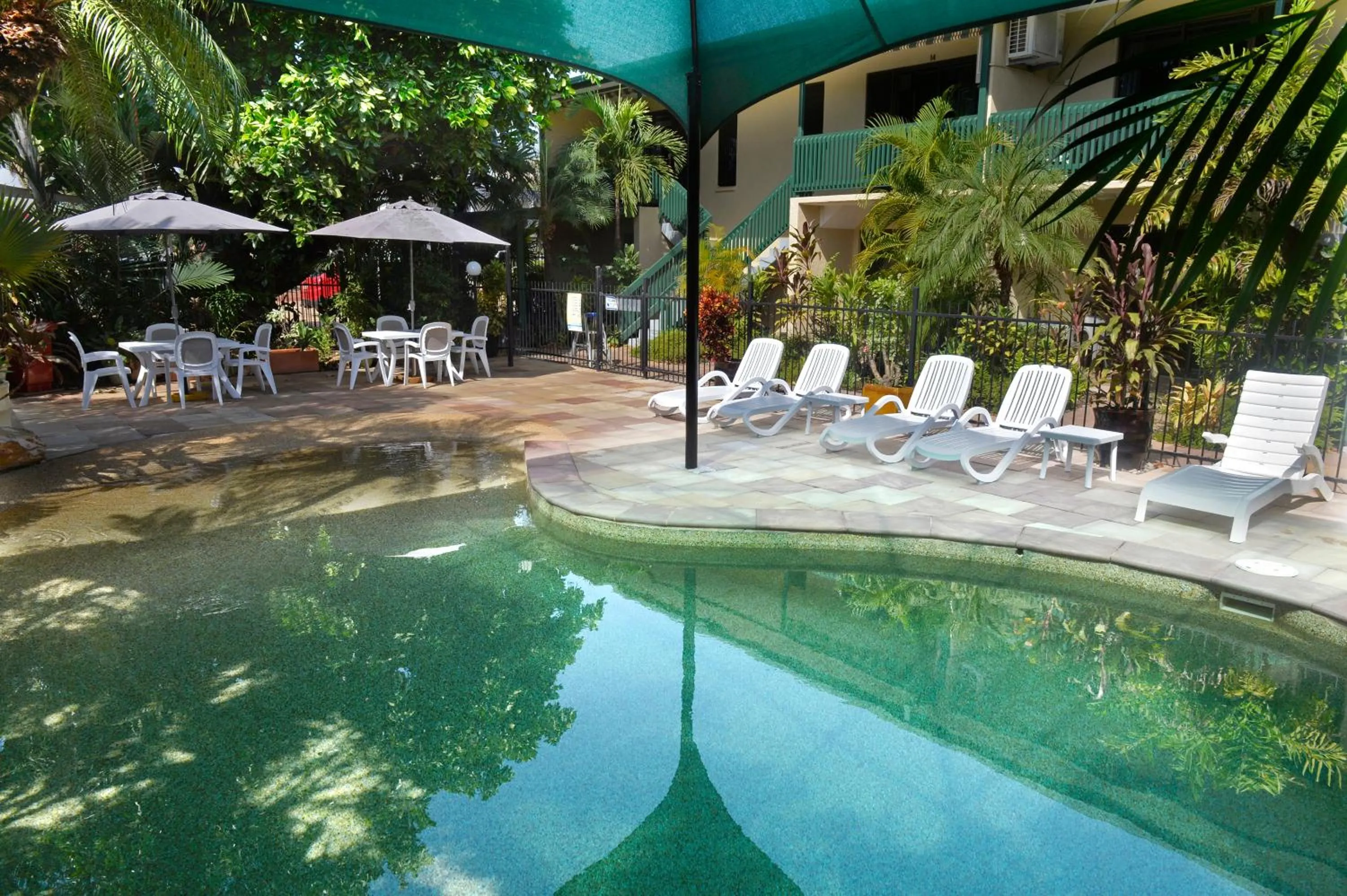 Swimming pool in City Gardens Apartments