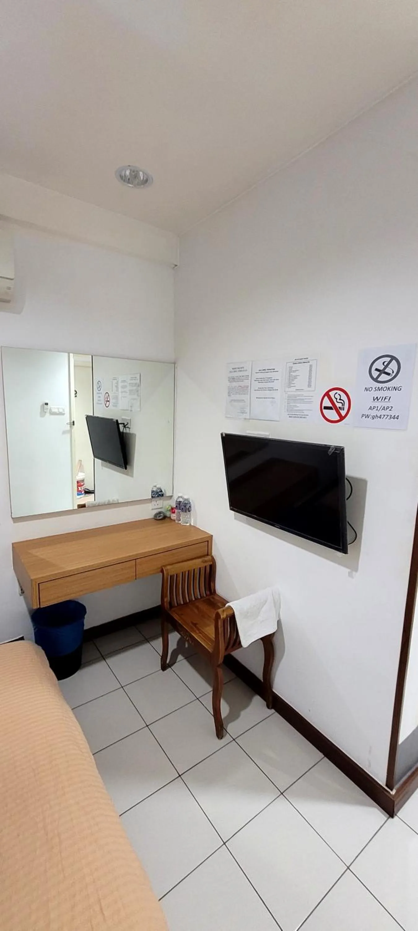 TV and multimedia in Api-Api GuestHouse