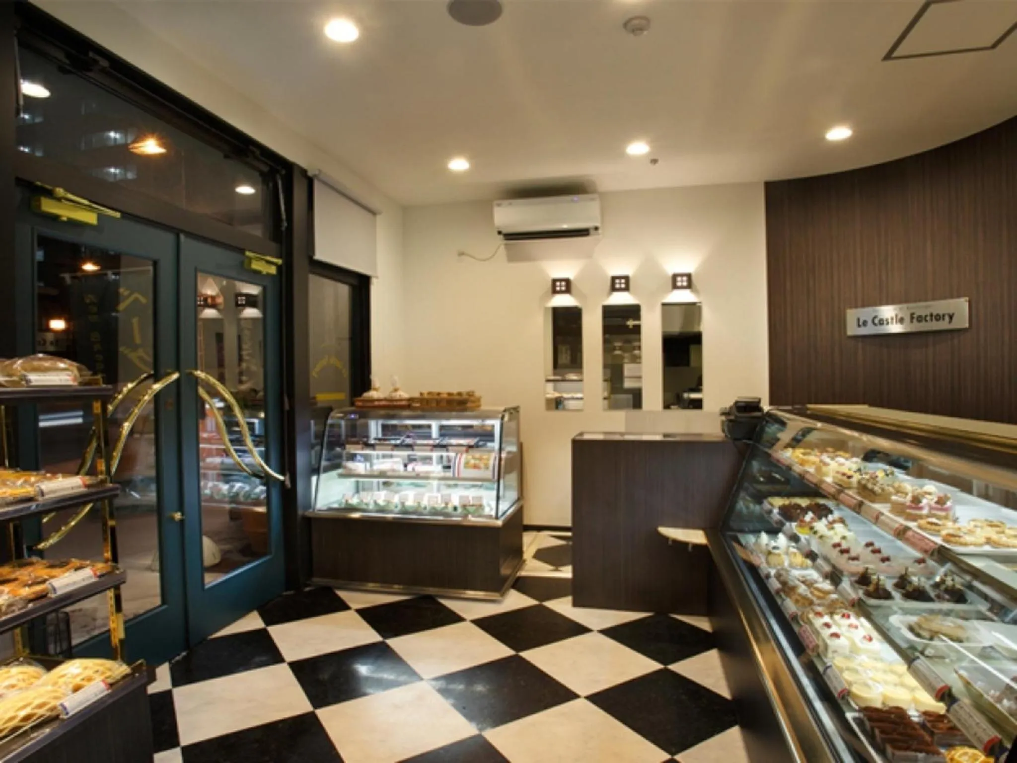 On-site shops in Hotel New Castle