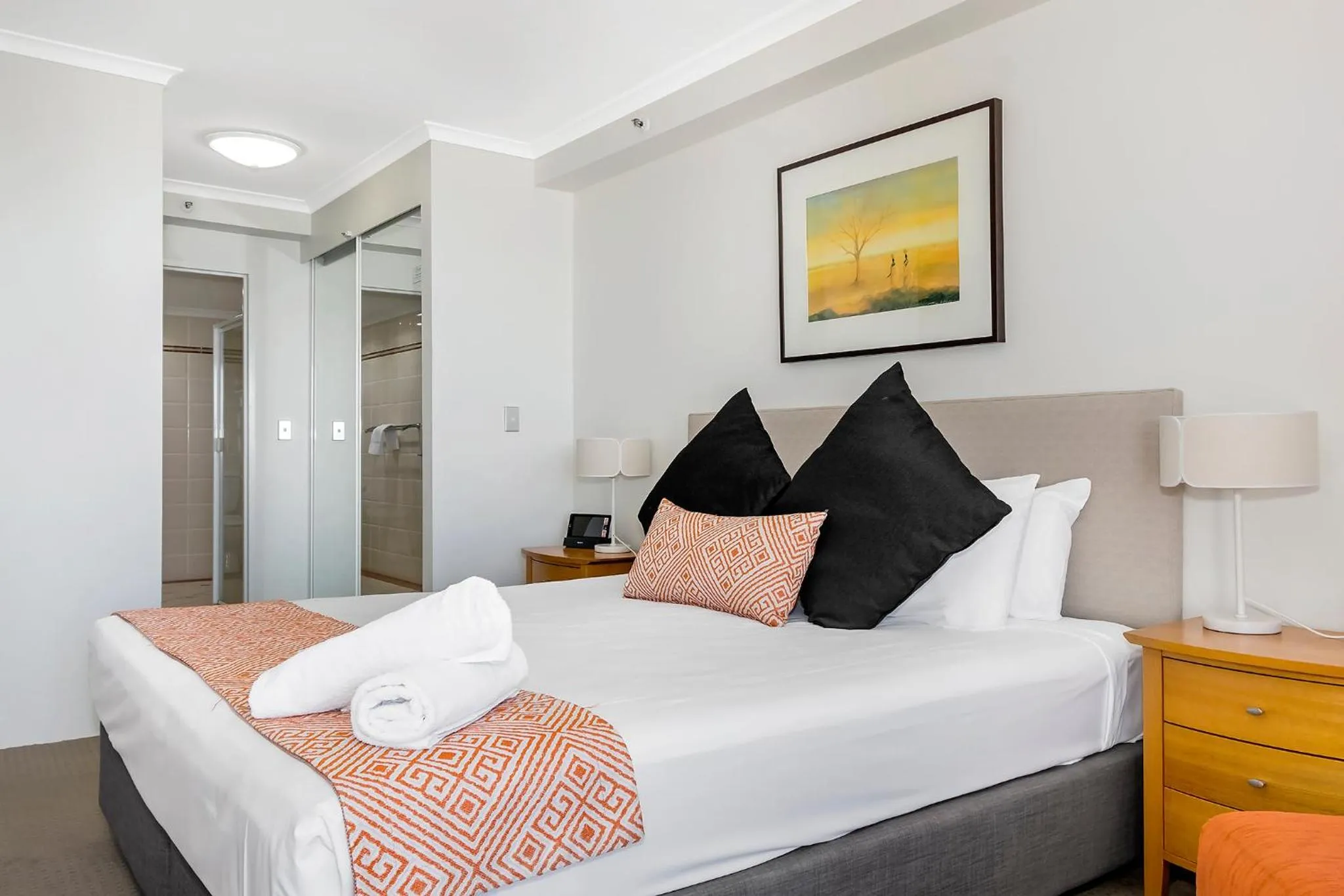 Bedroom, Bed in Oscar On Main Beach Resort