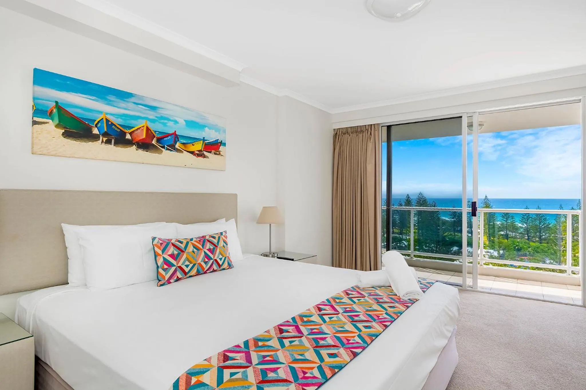 Bedroom, Bed in Oscar On Main Beach Resort