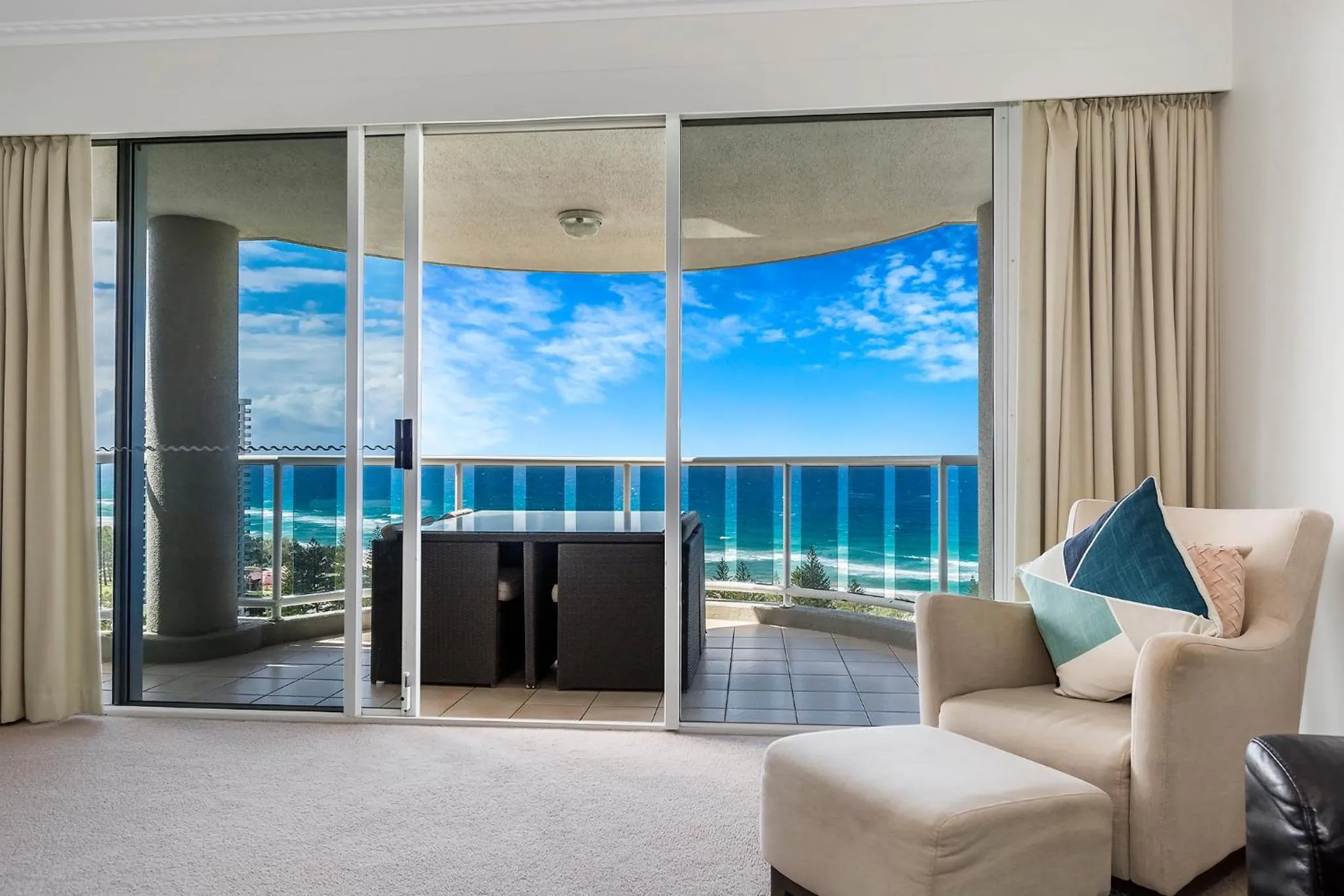 Sea view in Oscar On Main Beach Resort