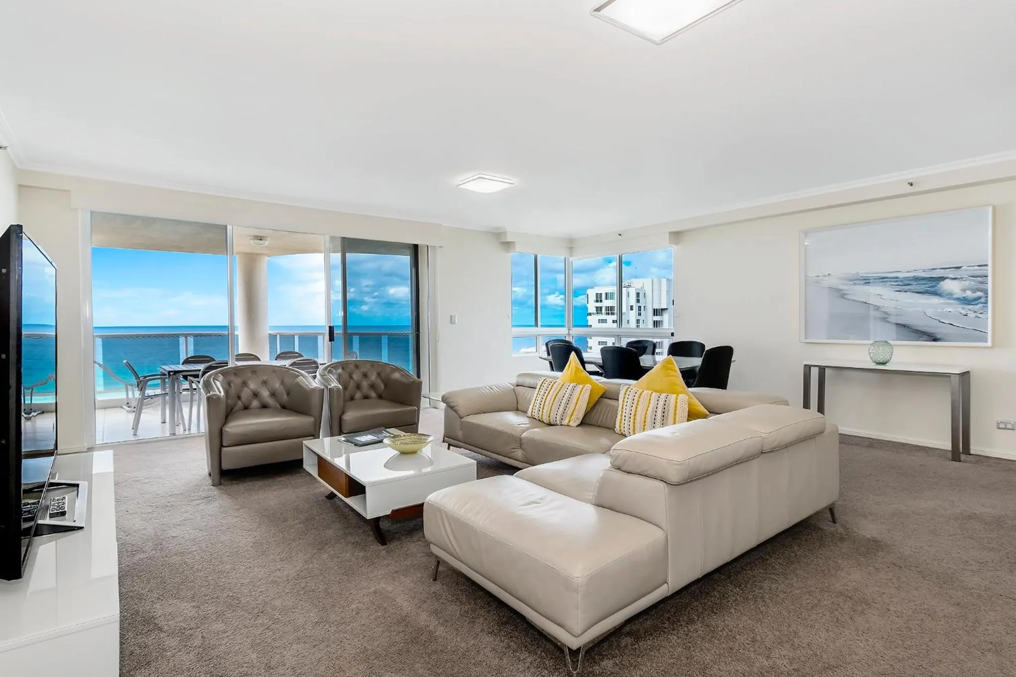 Living room in Oscar On Main Beach Resort