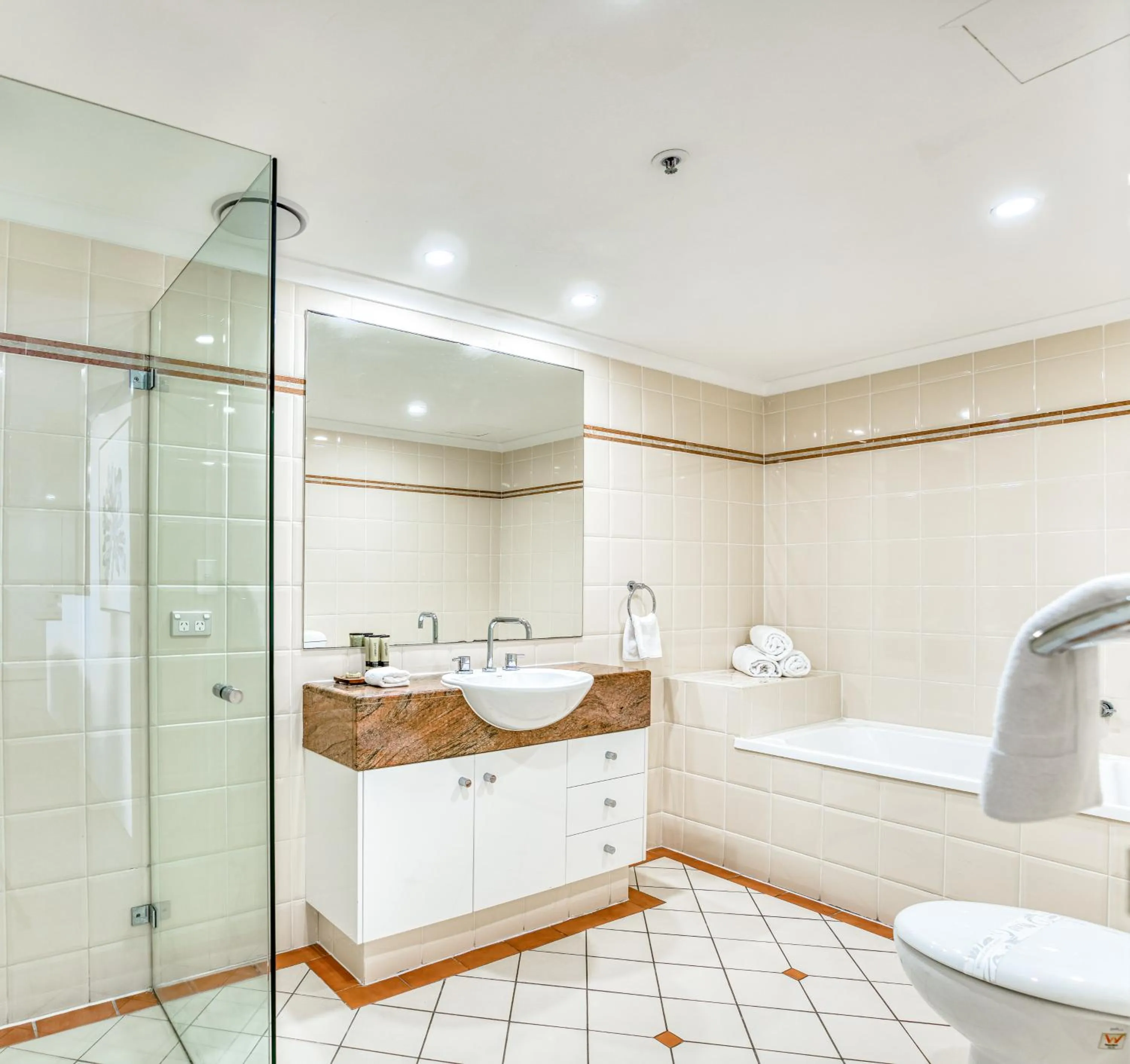 Bathroom in Oscar On Main Beach Resort