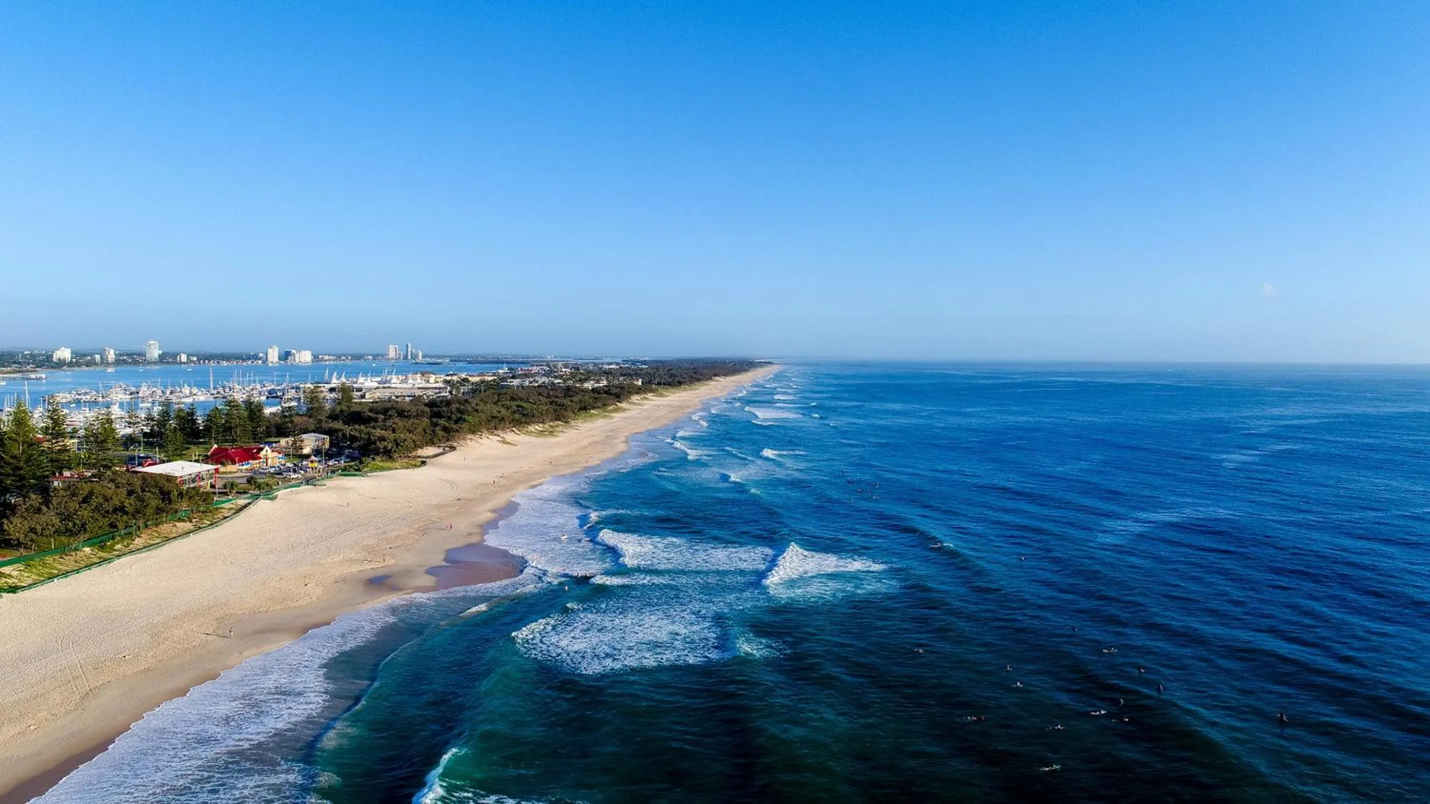 Beach in Oscar On Main Beach Resort