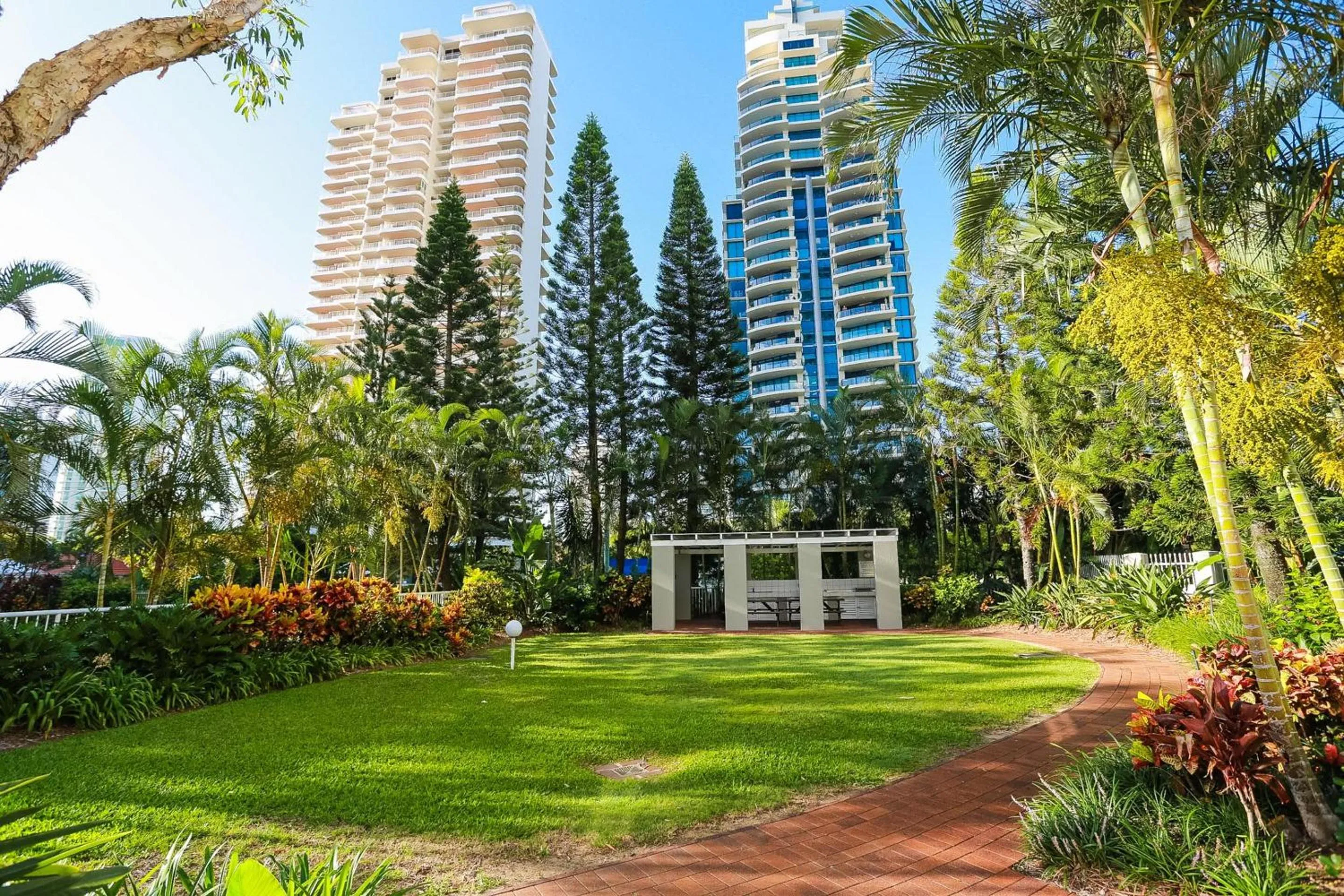 BBQ facilities in Oscar On Main Beach Resort