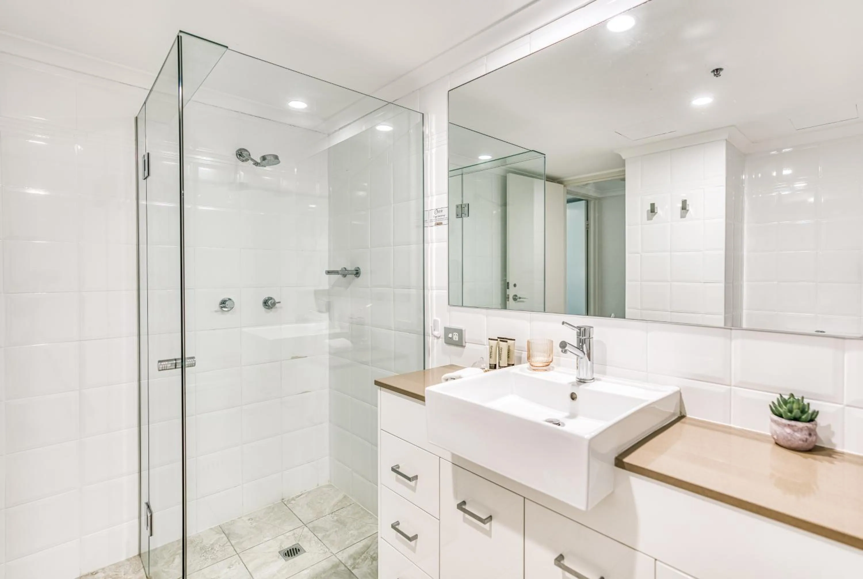 Bathroom in Oscar On Main Beach Resort