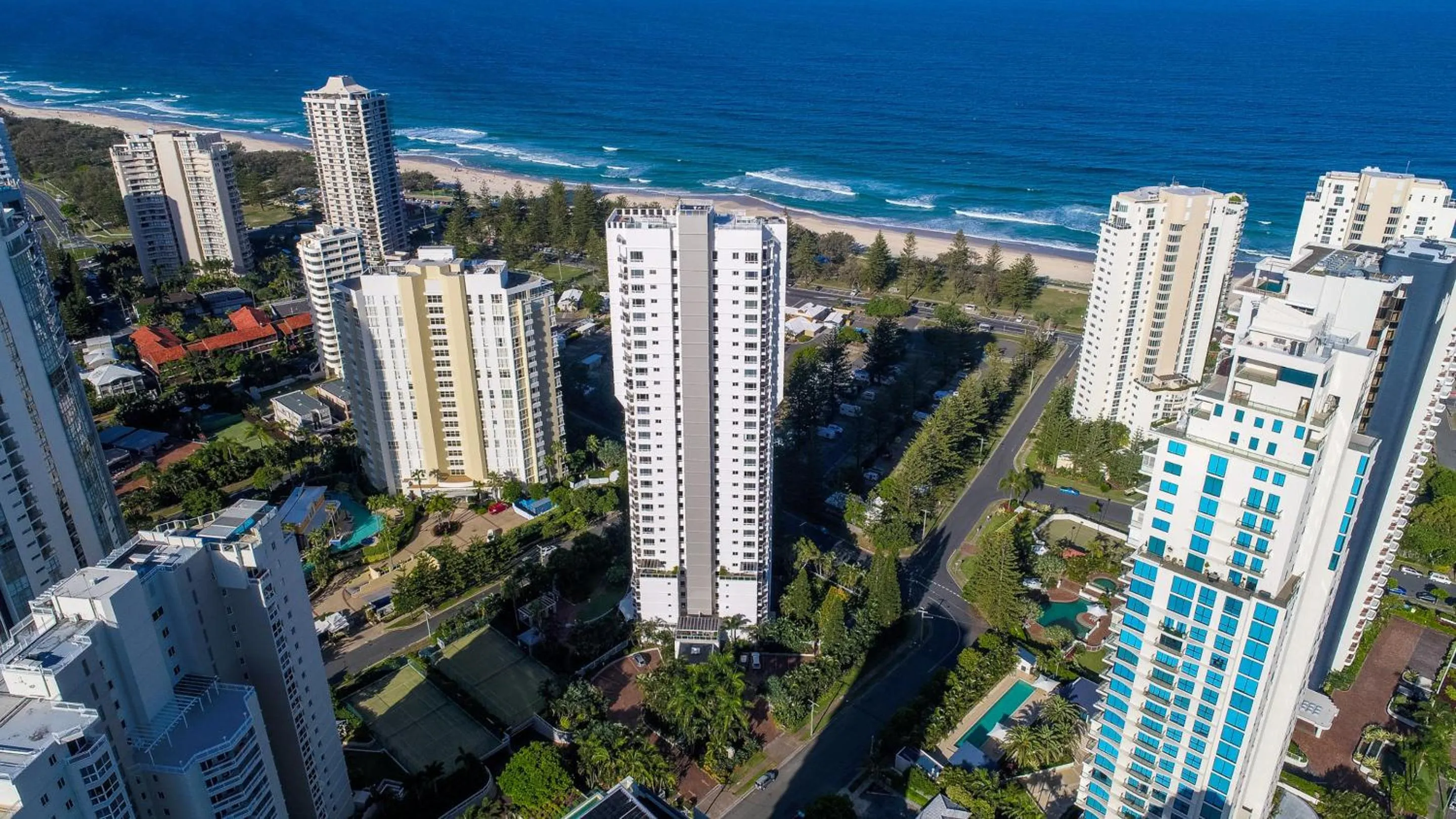 Facade/entrance in Oscar On Main Beach Resort