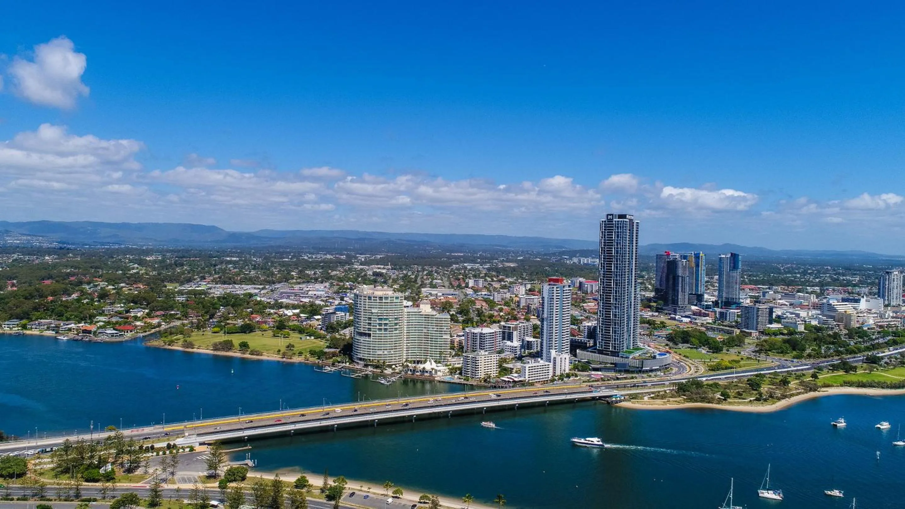 City view in Oscar On Main Beach Resort