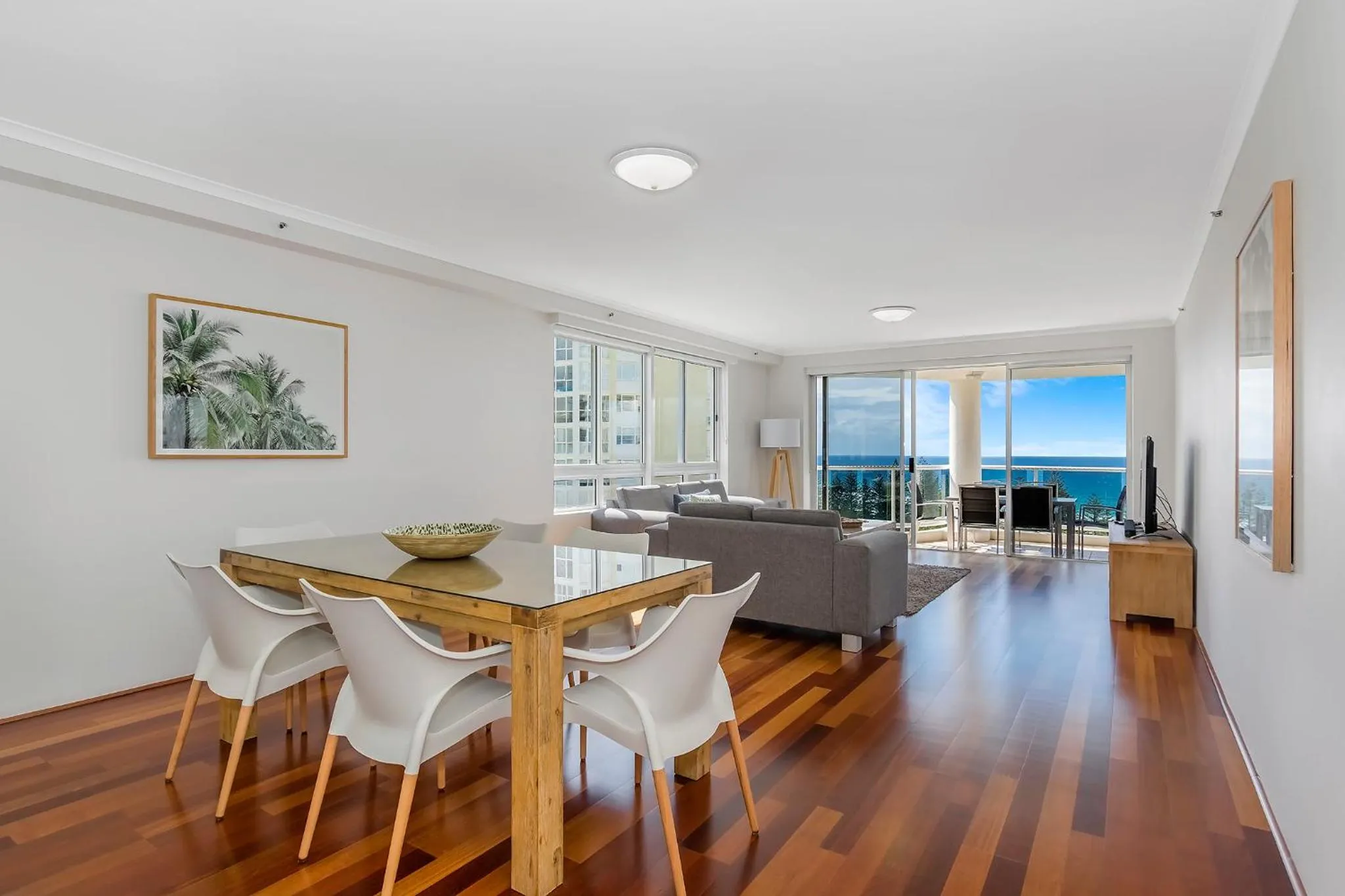 Living room in Oscar On Main Beach Resort