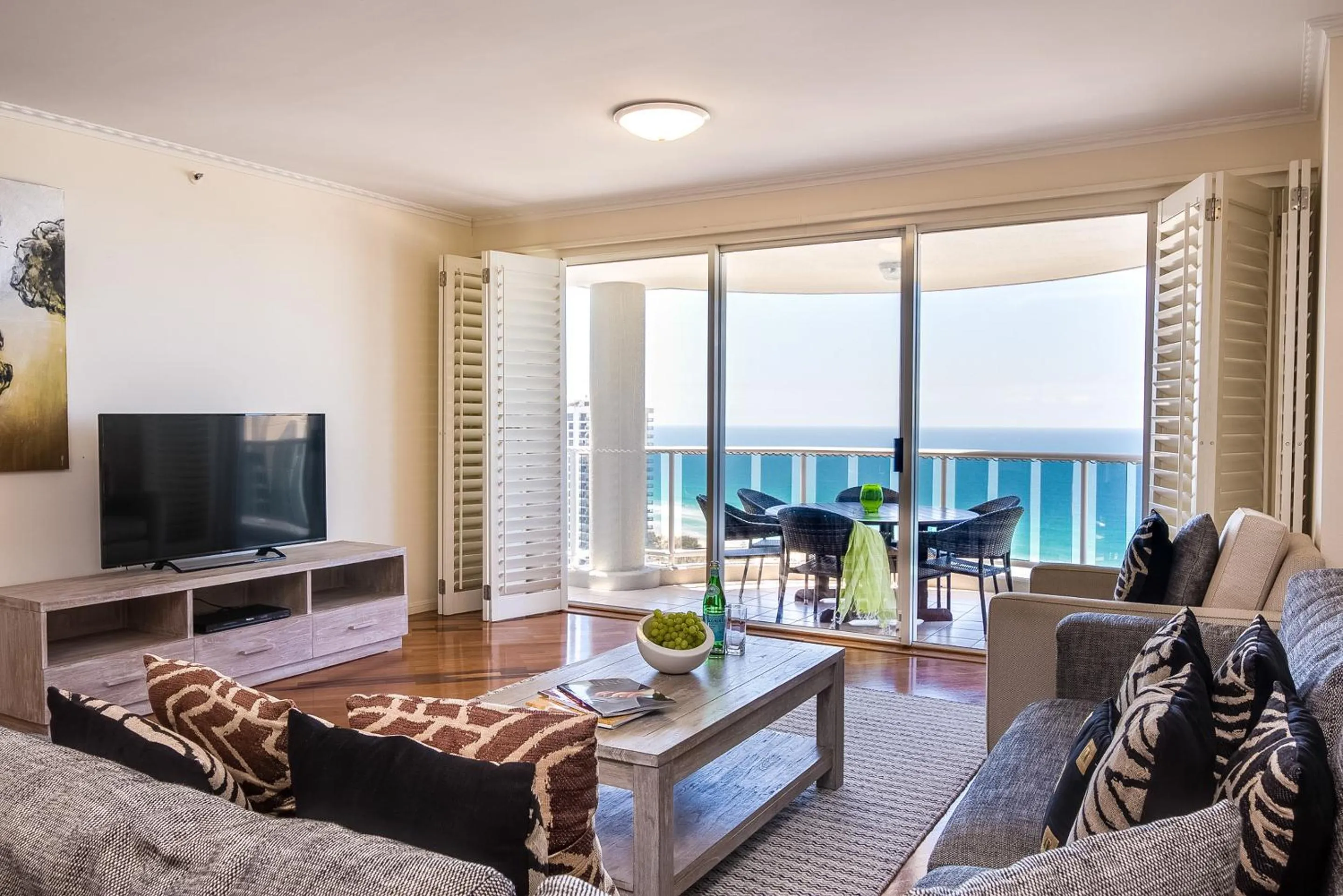 Living room in Oscar On Main Beach Resort
