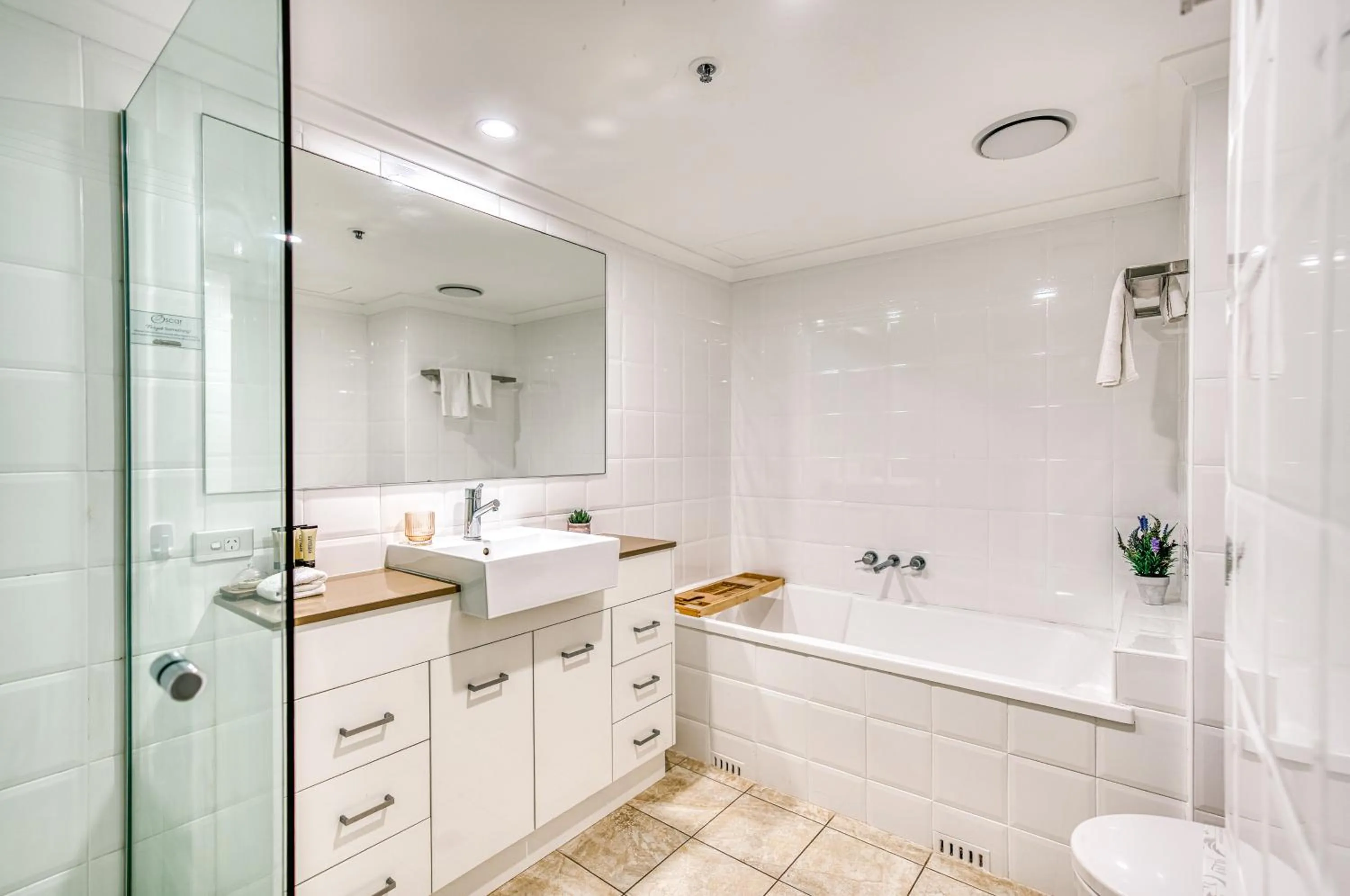 Bathroom in Oscar On Main Beach Resort