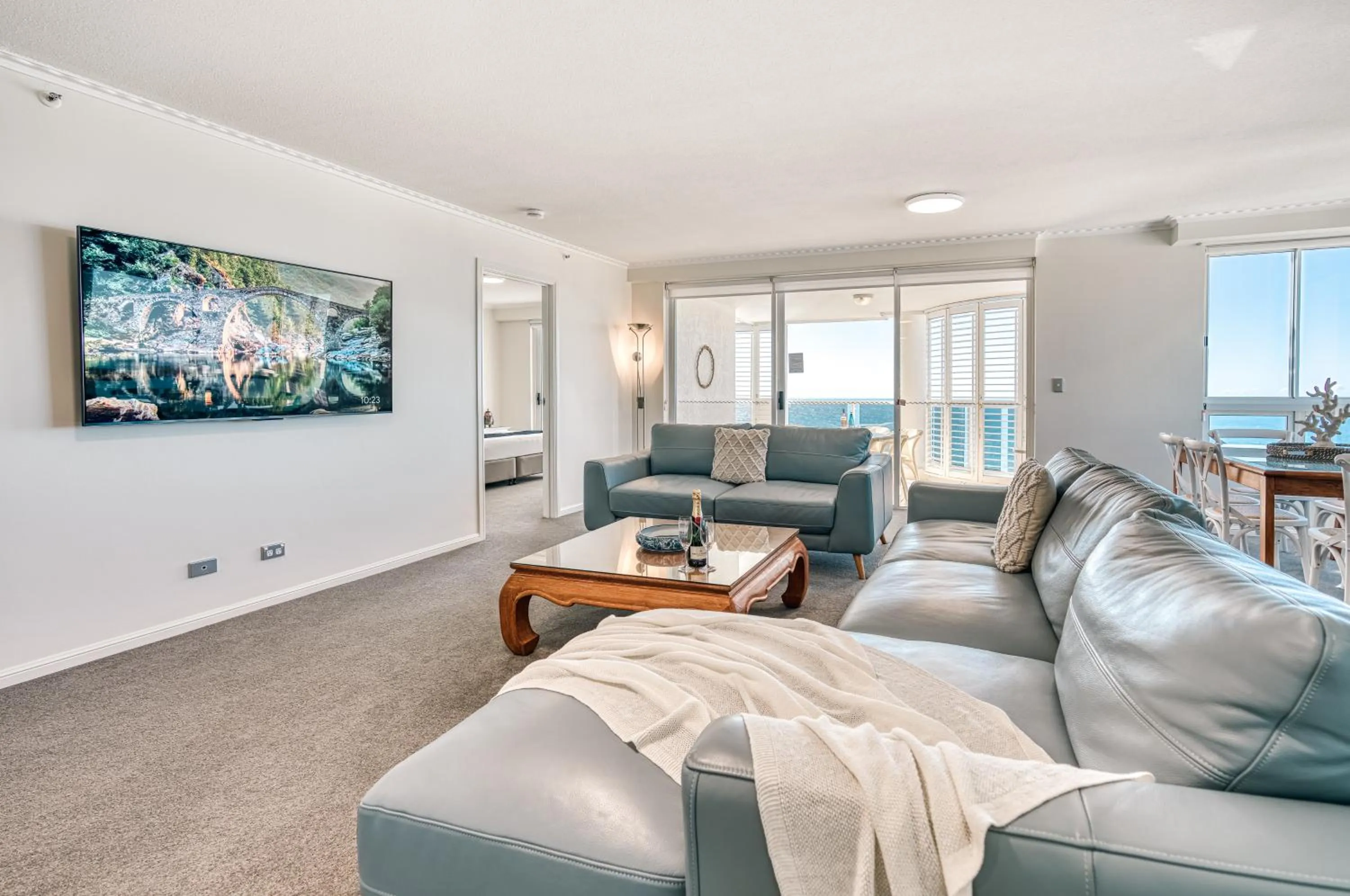 Living room in Oscar On Main Beach Resort