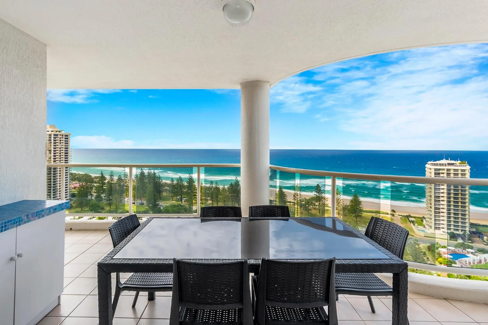 Balcony/Terrace in Oscar On Main Beach Resort