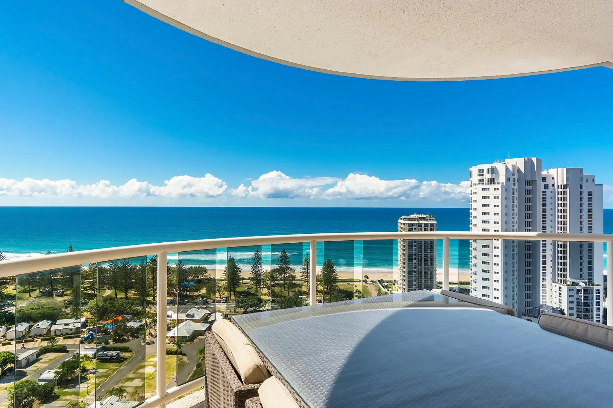 Balcony/Terrace in Oscar On Main Beach Resort