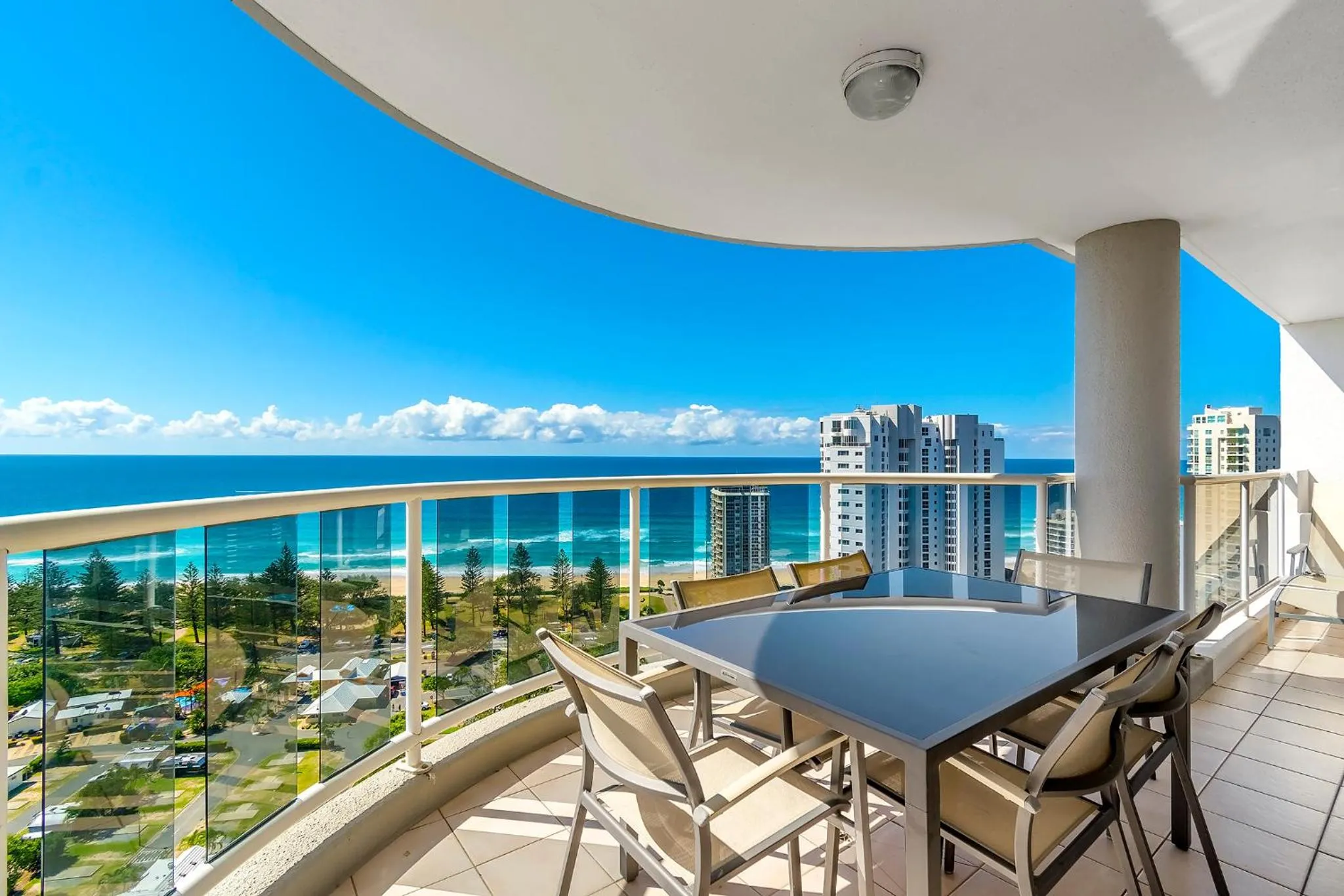 Balcony/Terrace in Oscar On Main Beach Resort
