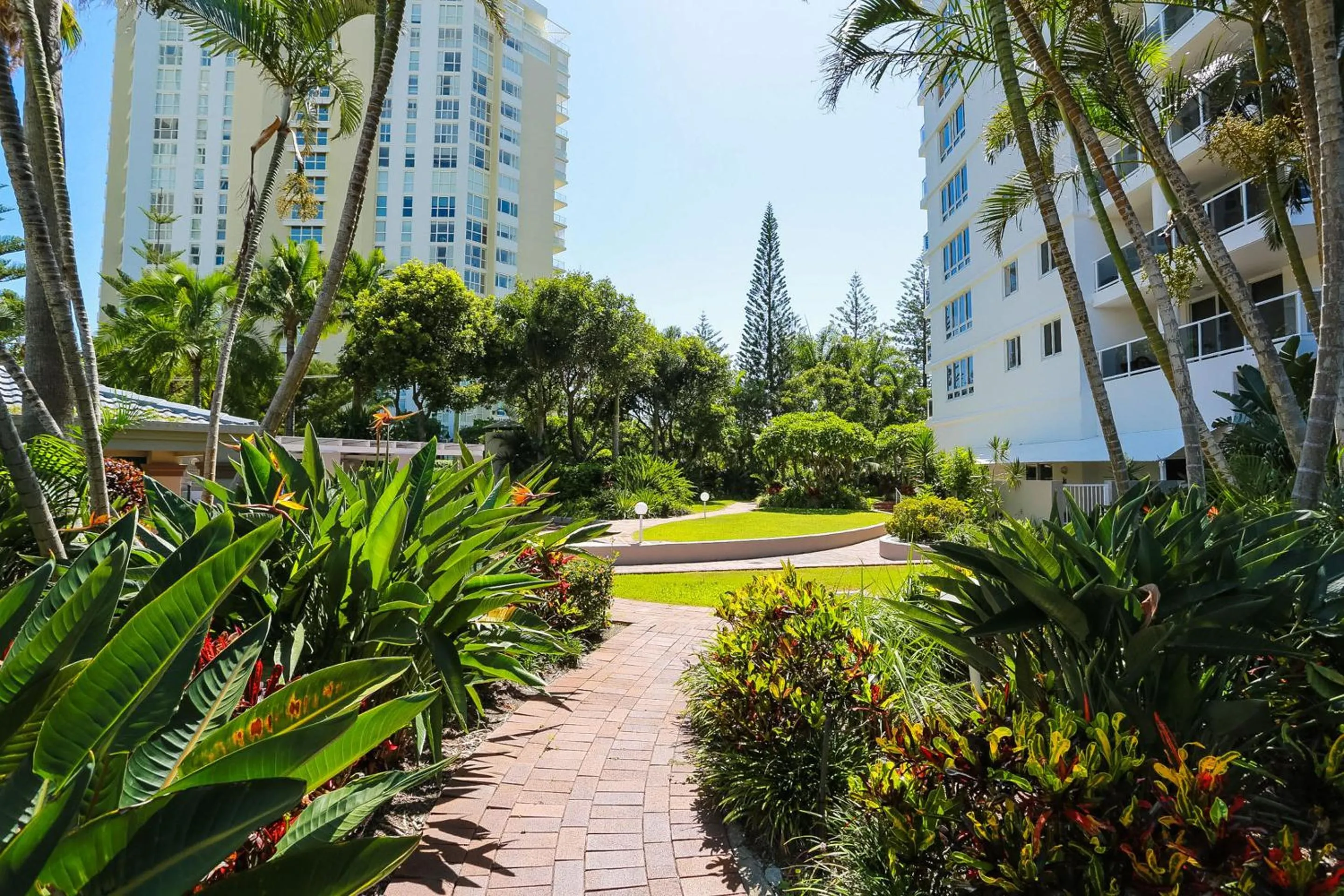 Garden in Oscar On Main Beach Resort