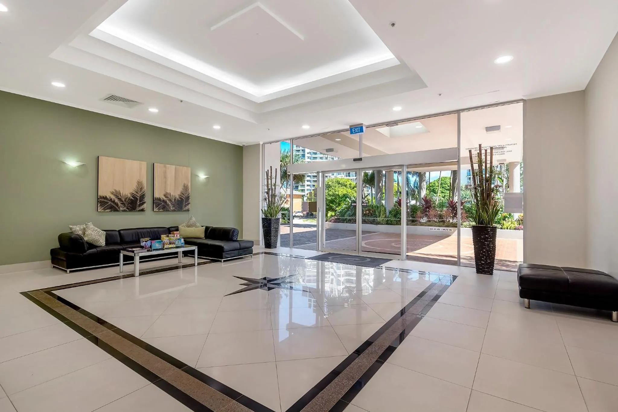 Lobby or reception in Oscar On Main Beach Resort