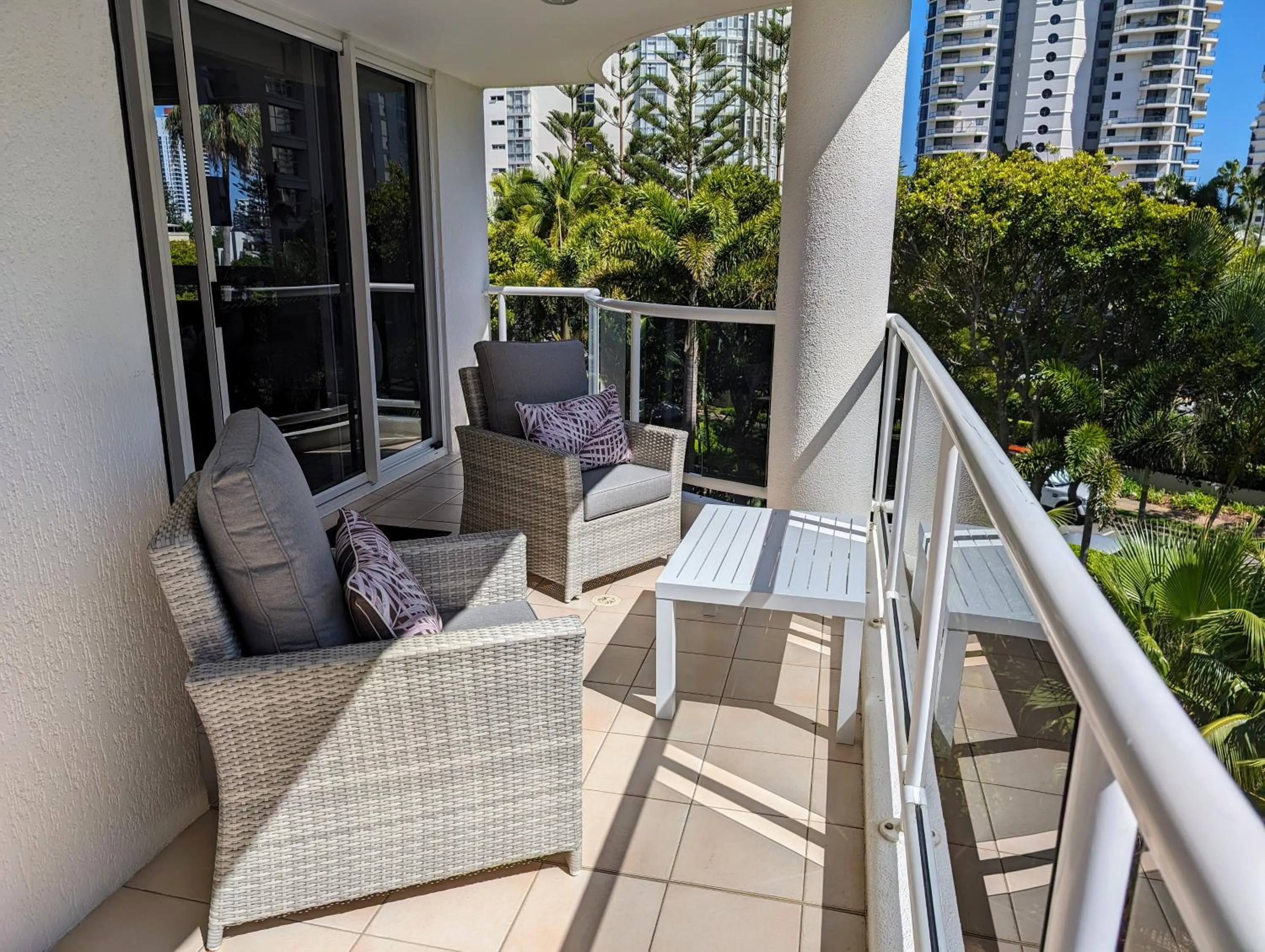 Balcony/Terrace in Oscar On Main Beach Resort
